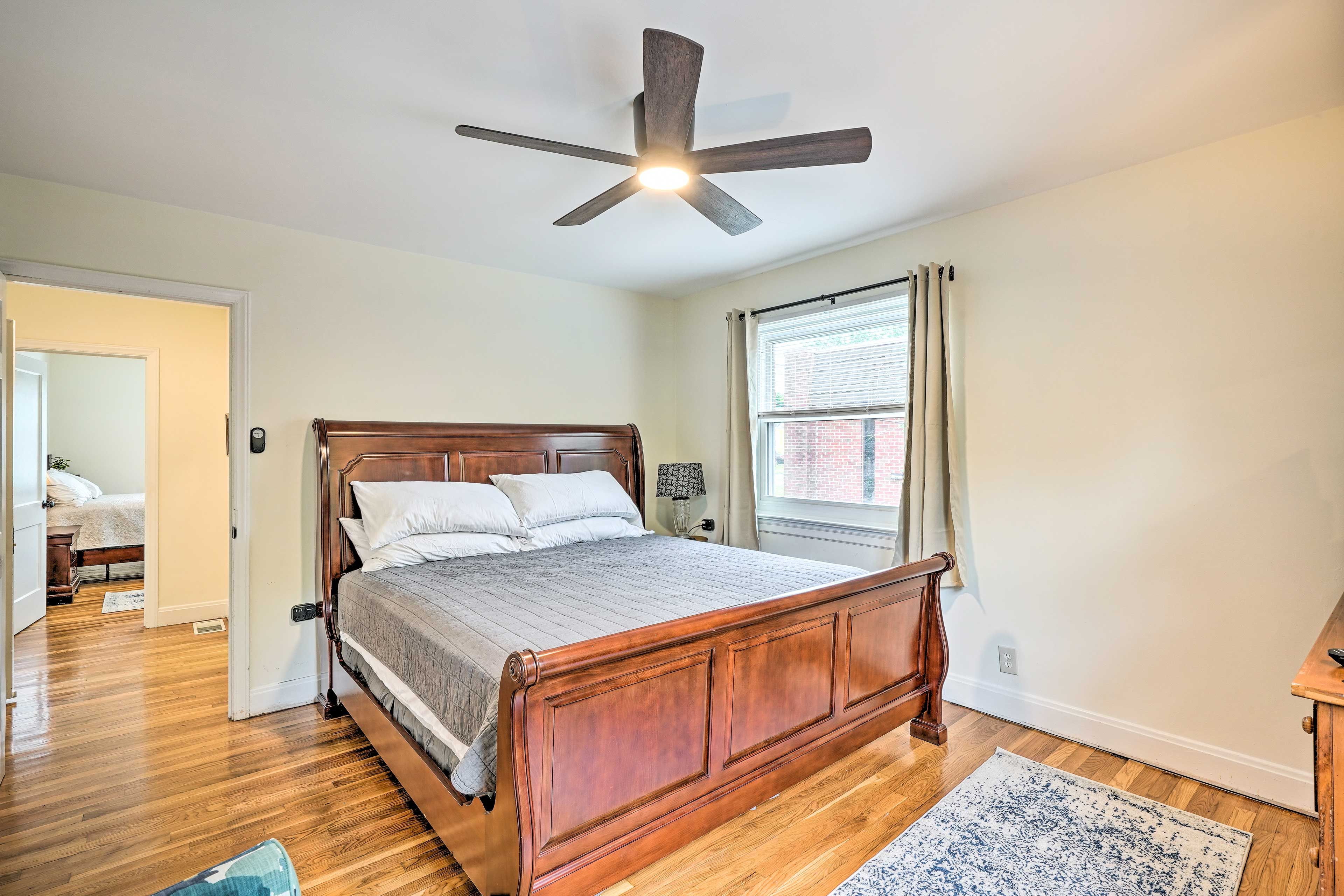 Bedroom 1 | King Bed | Linens Provided | Main Level | Smart TV