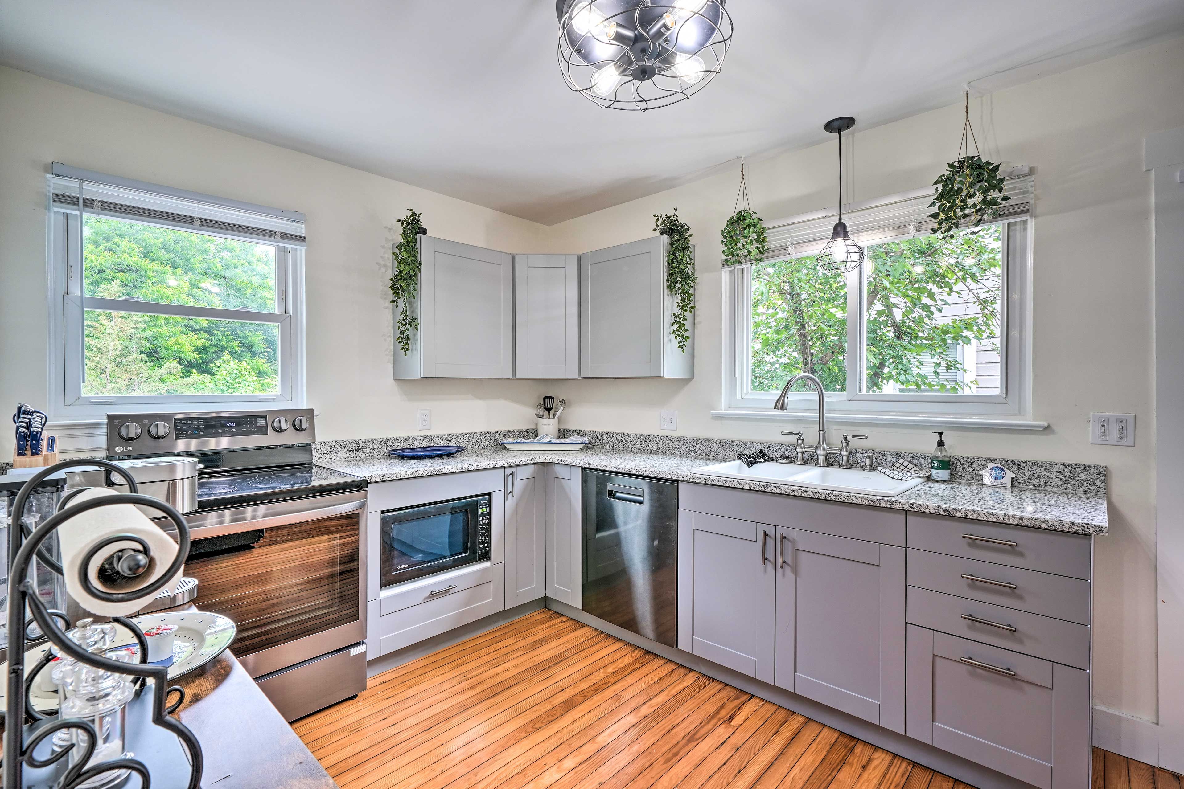 Kitchen | Cooking Basics | Paper Towels/Trash Bags Provided
