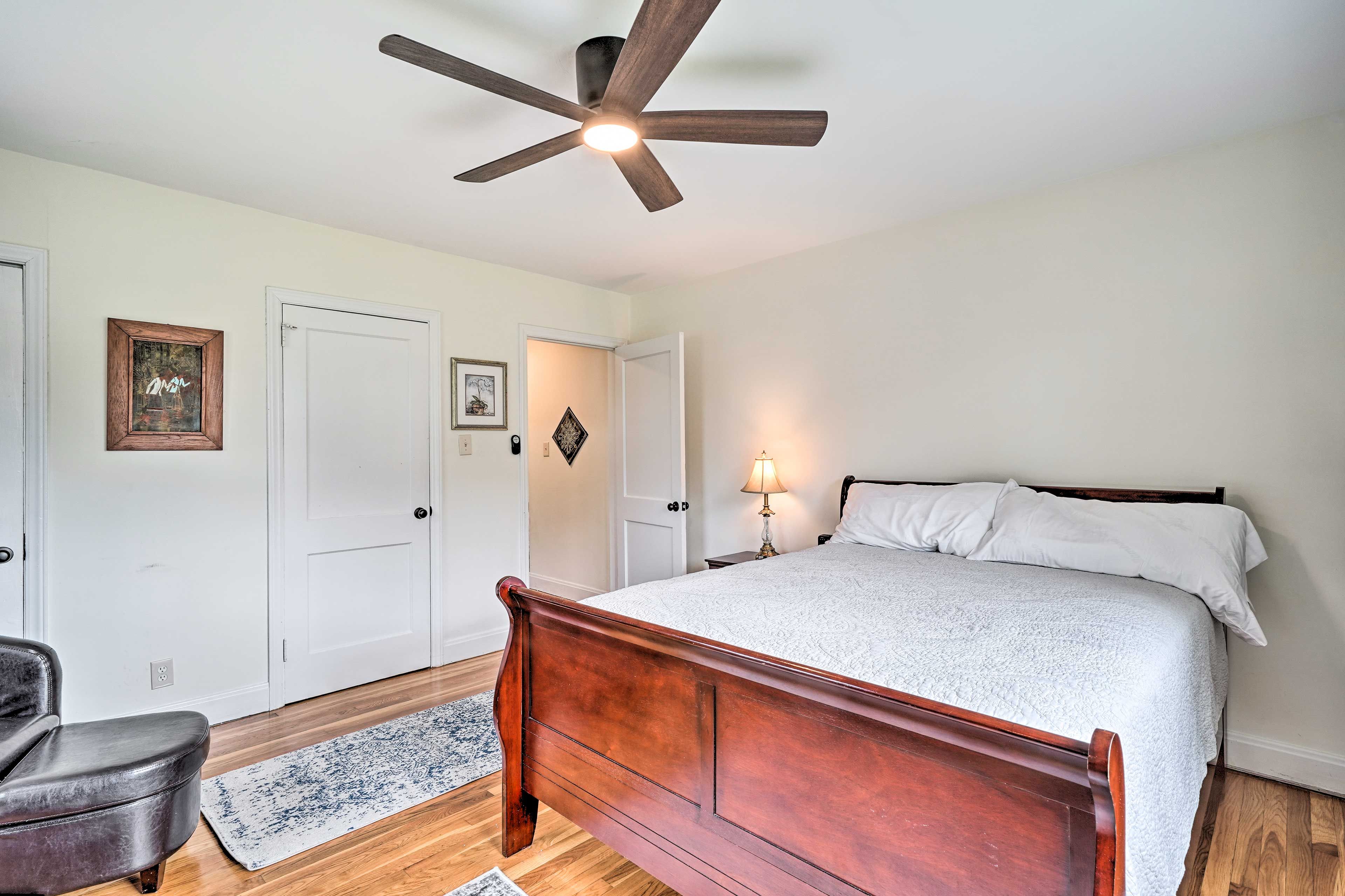 Bedroom 2 | Queen Bed | Main Level | Smart TV