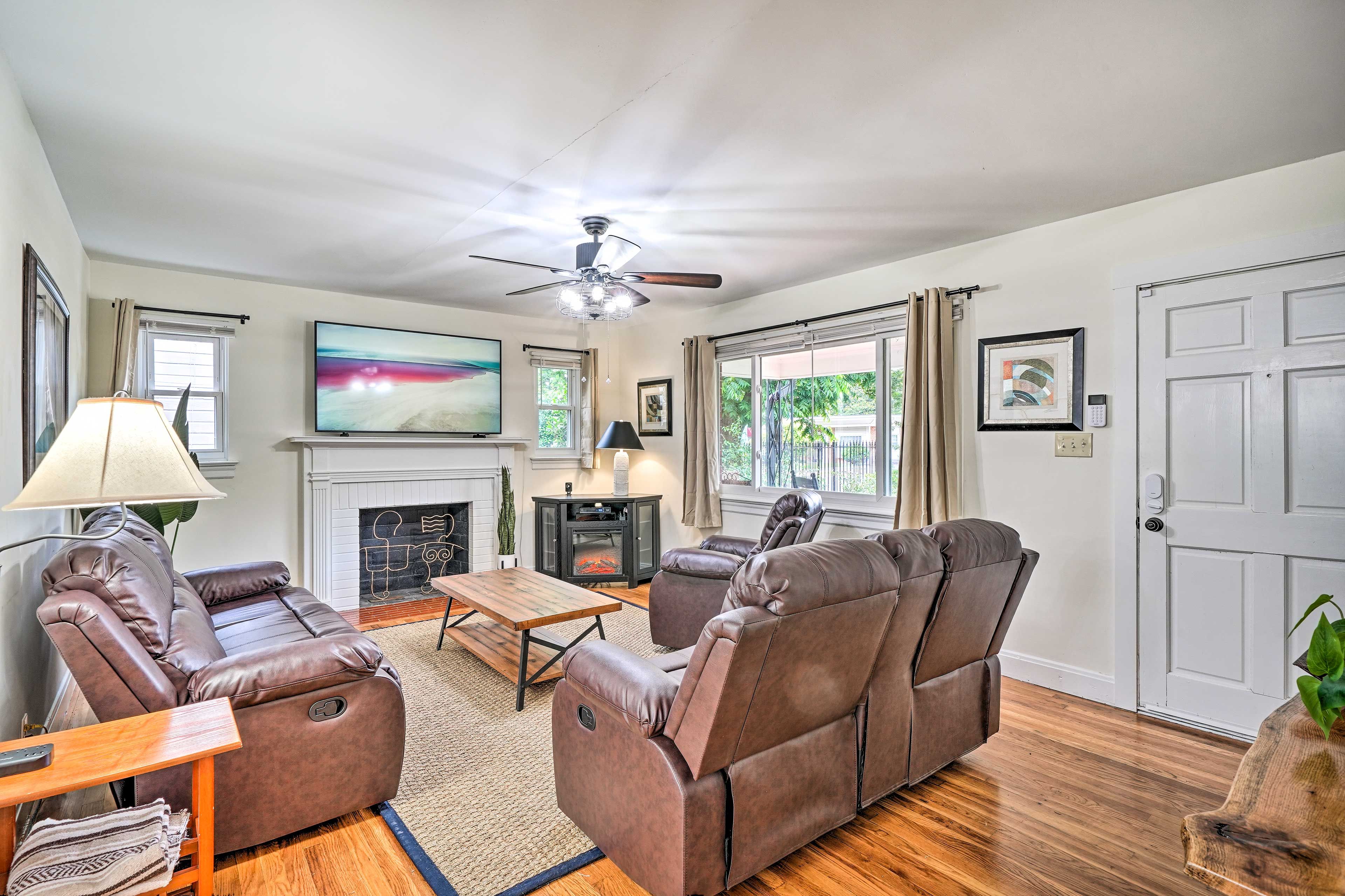Living Room | Free WiFi | Central A/C | Fireplace