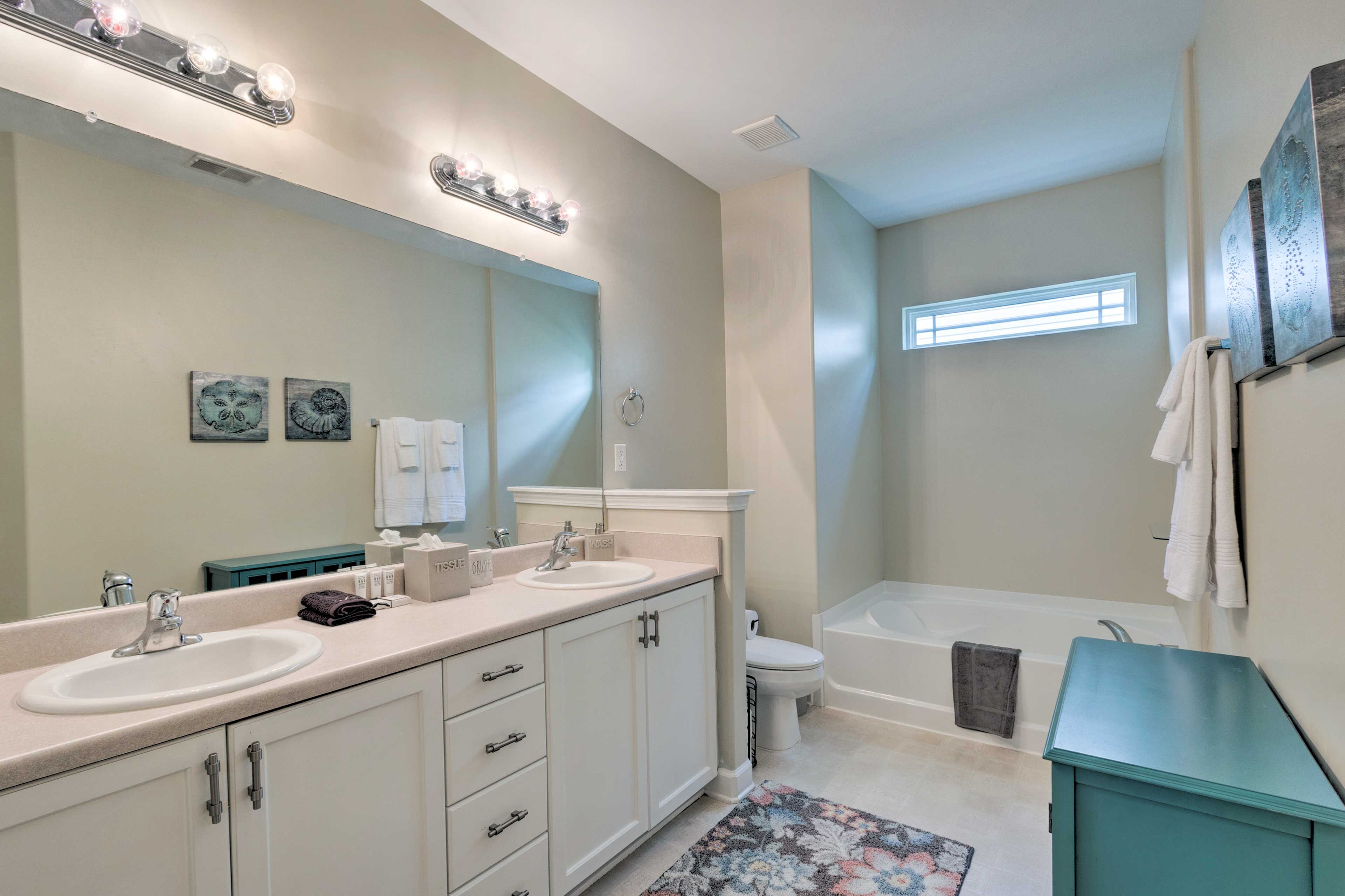 En-Suite Bathroom | Towels Provided