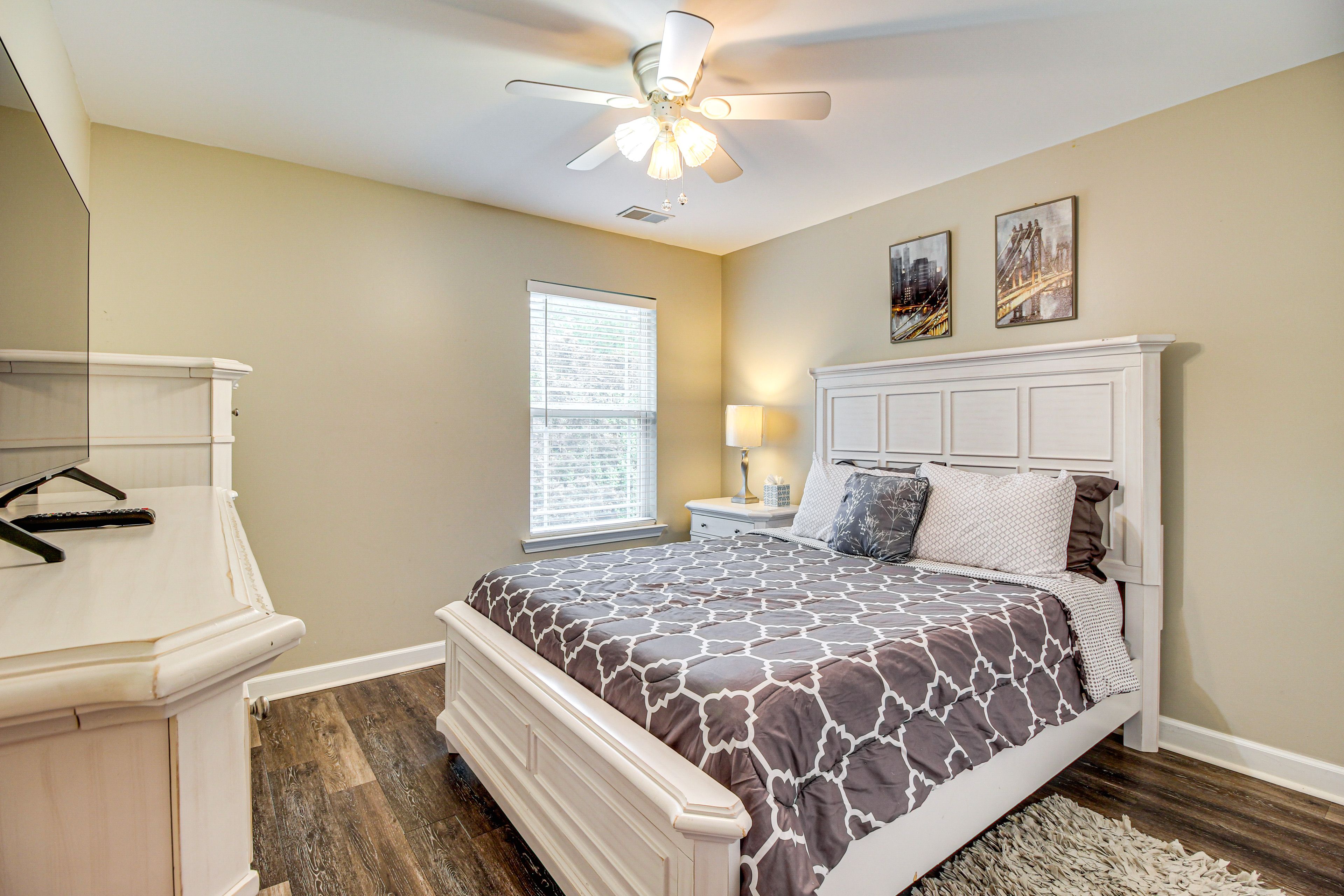 Bedroom 2 | Queen Bed | Upper Level