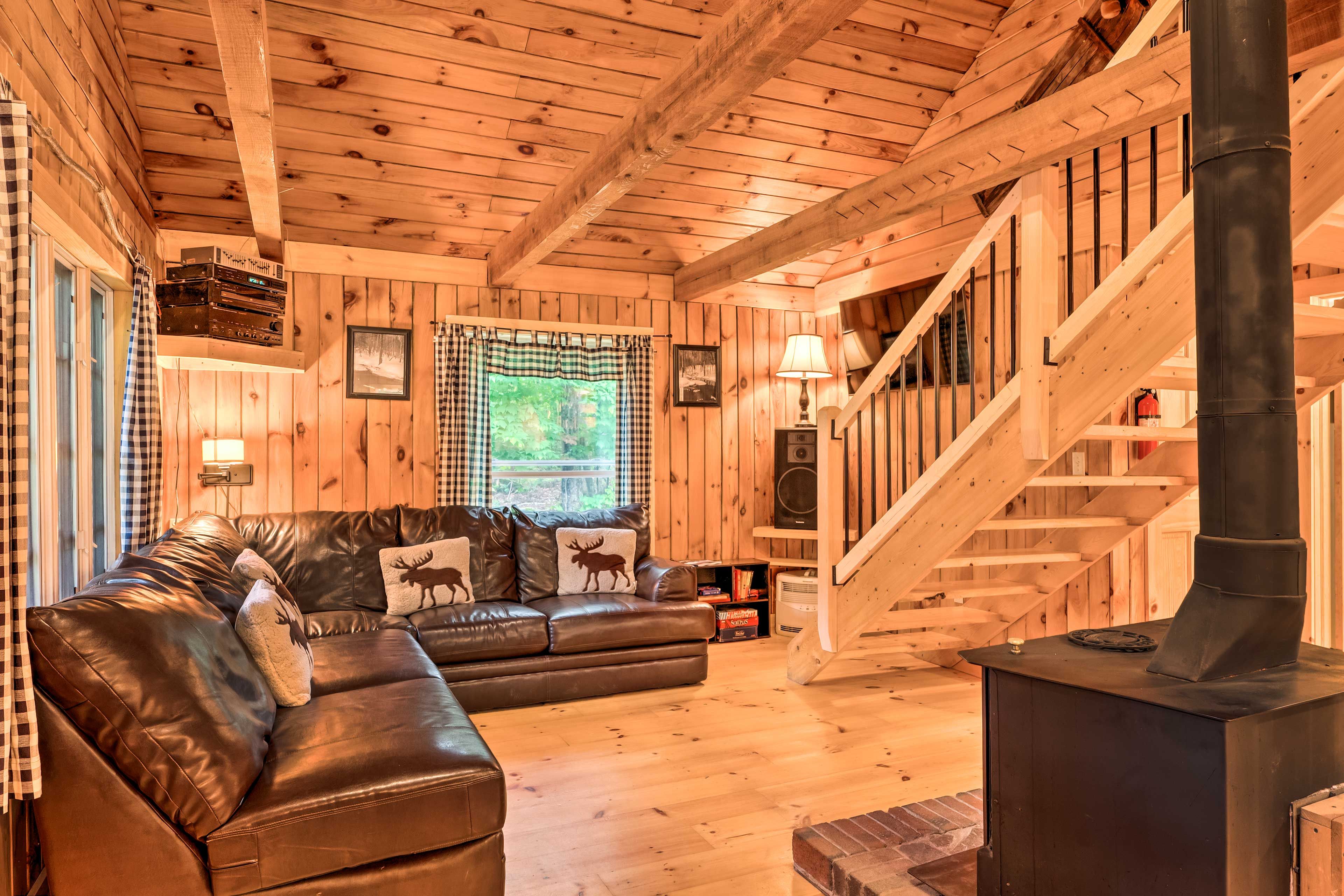 Living Room | Free WiFi | Wood-Burning Stove