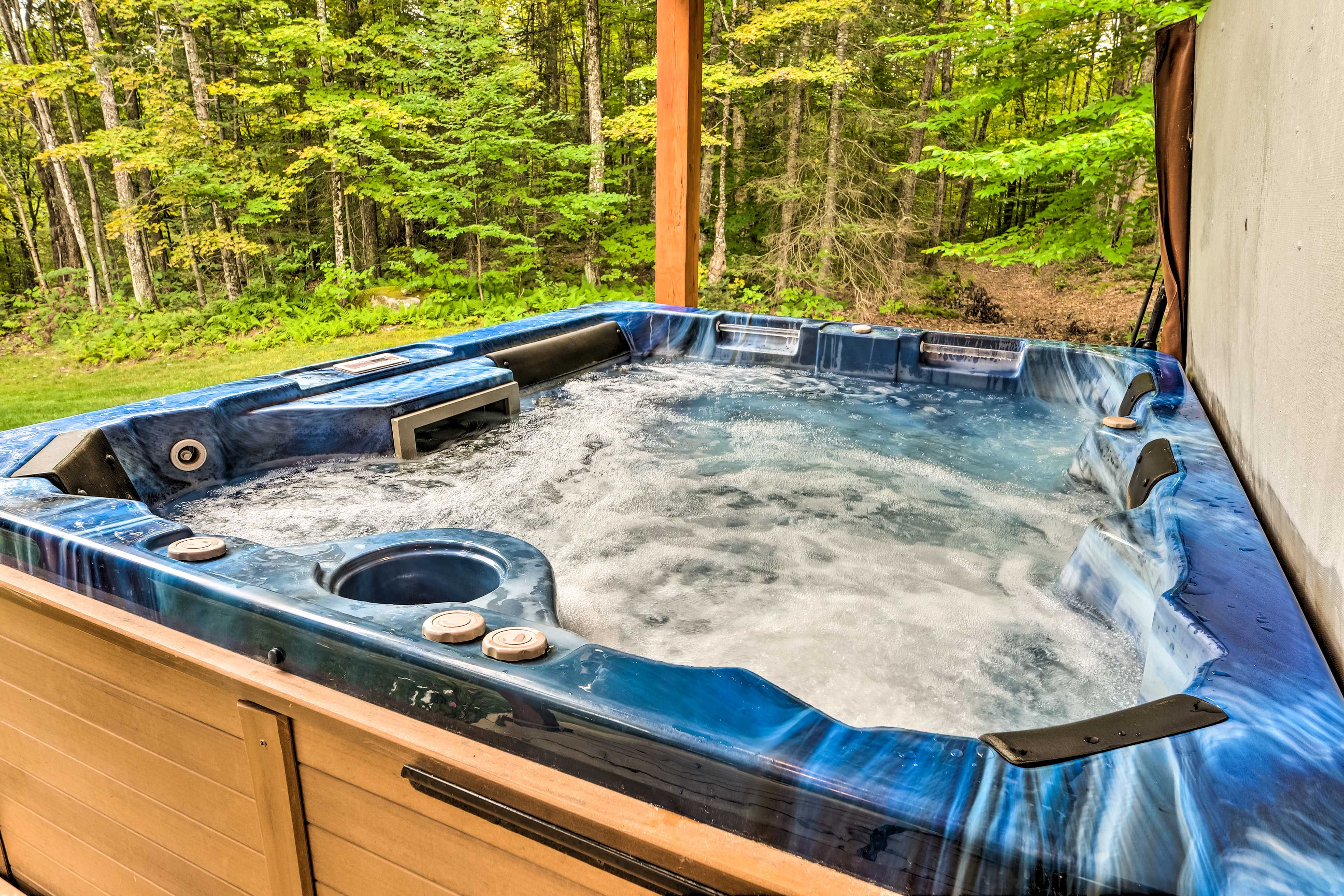 Private Covered Hot Tub | Furnished Front Porch