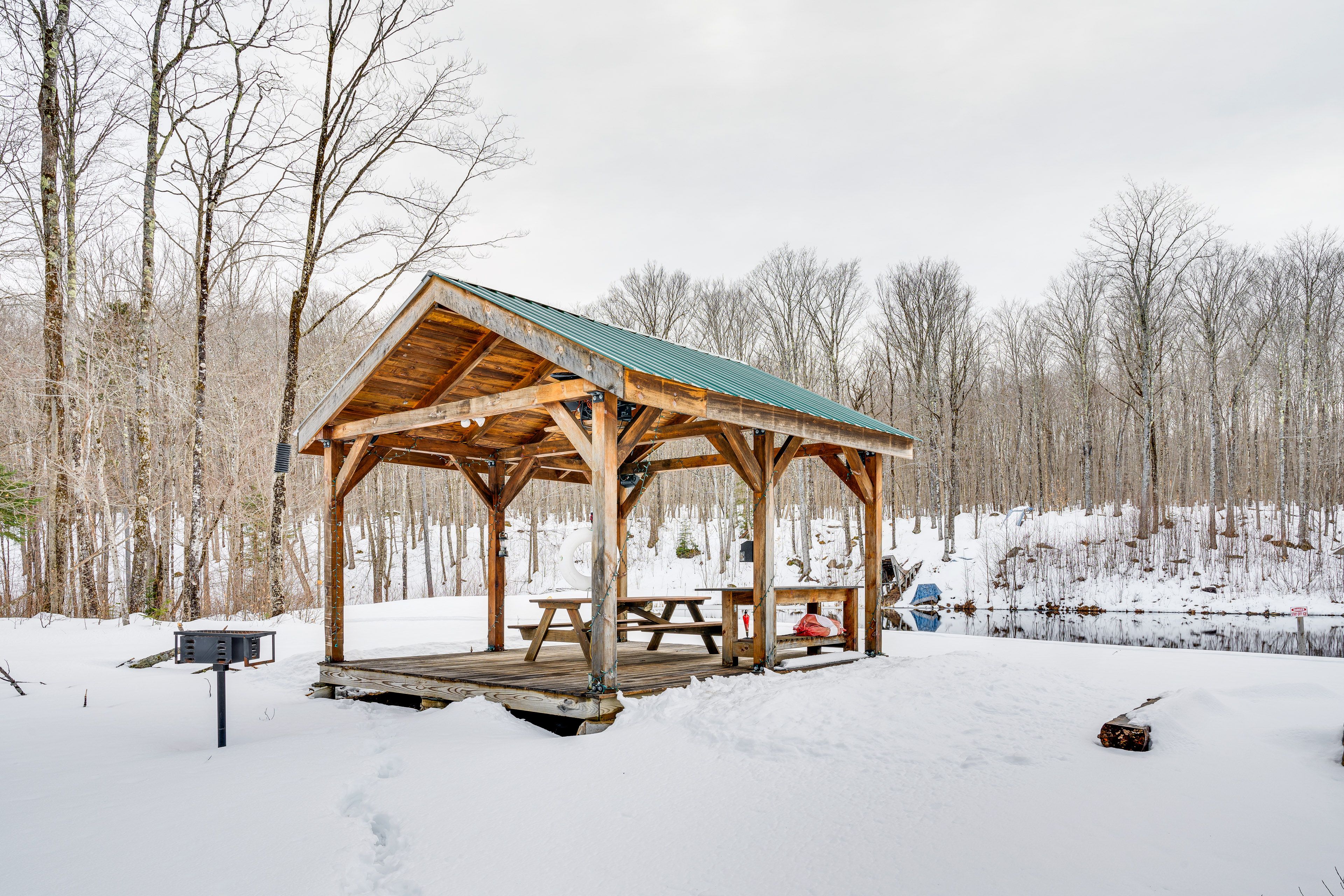 Pavilion | Picnic Table