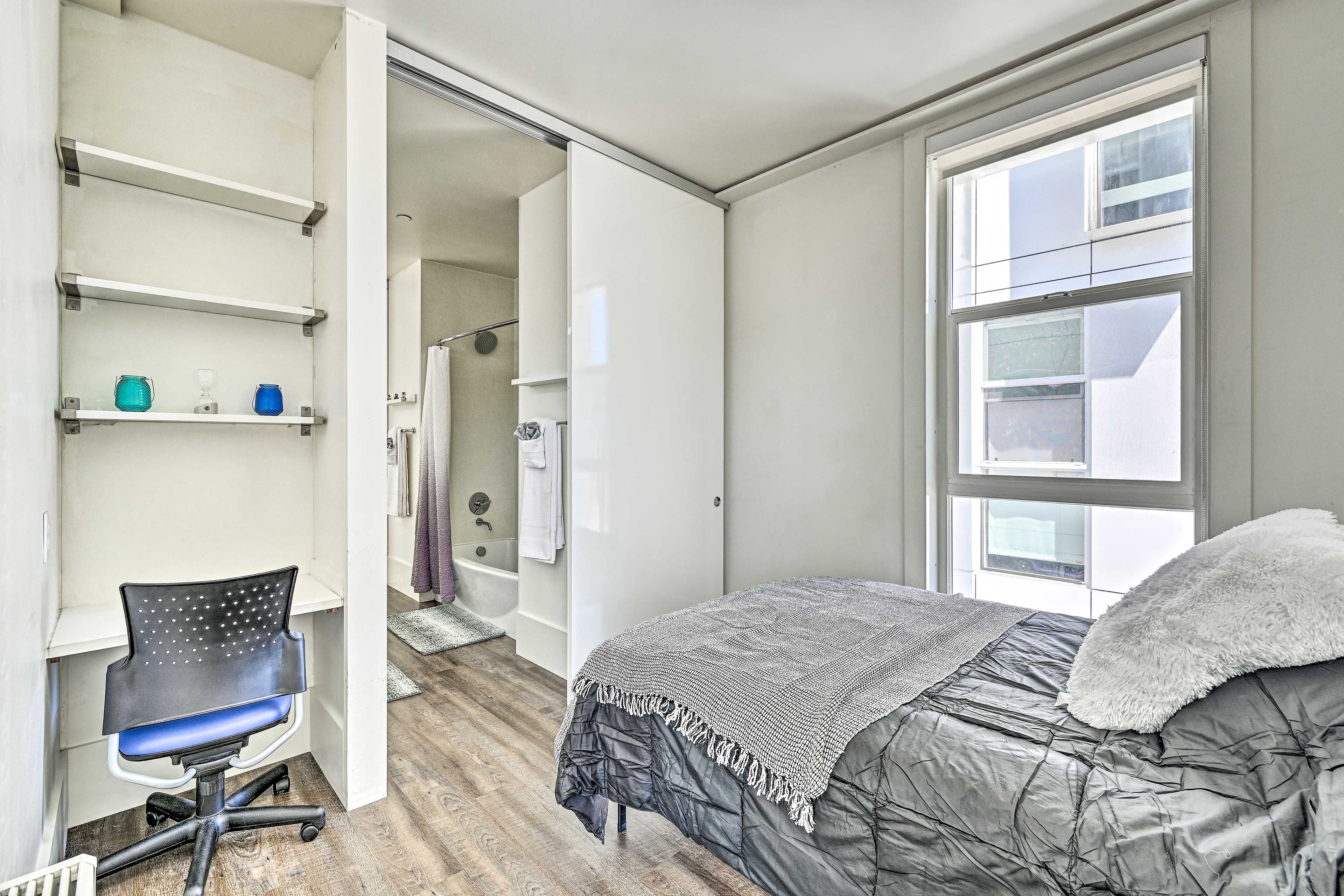 Bedroom 3 | Full Bed | Remote Workspace
