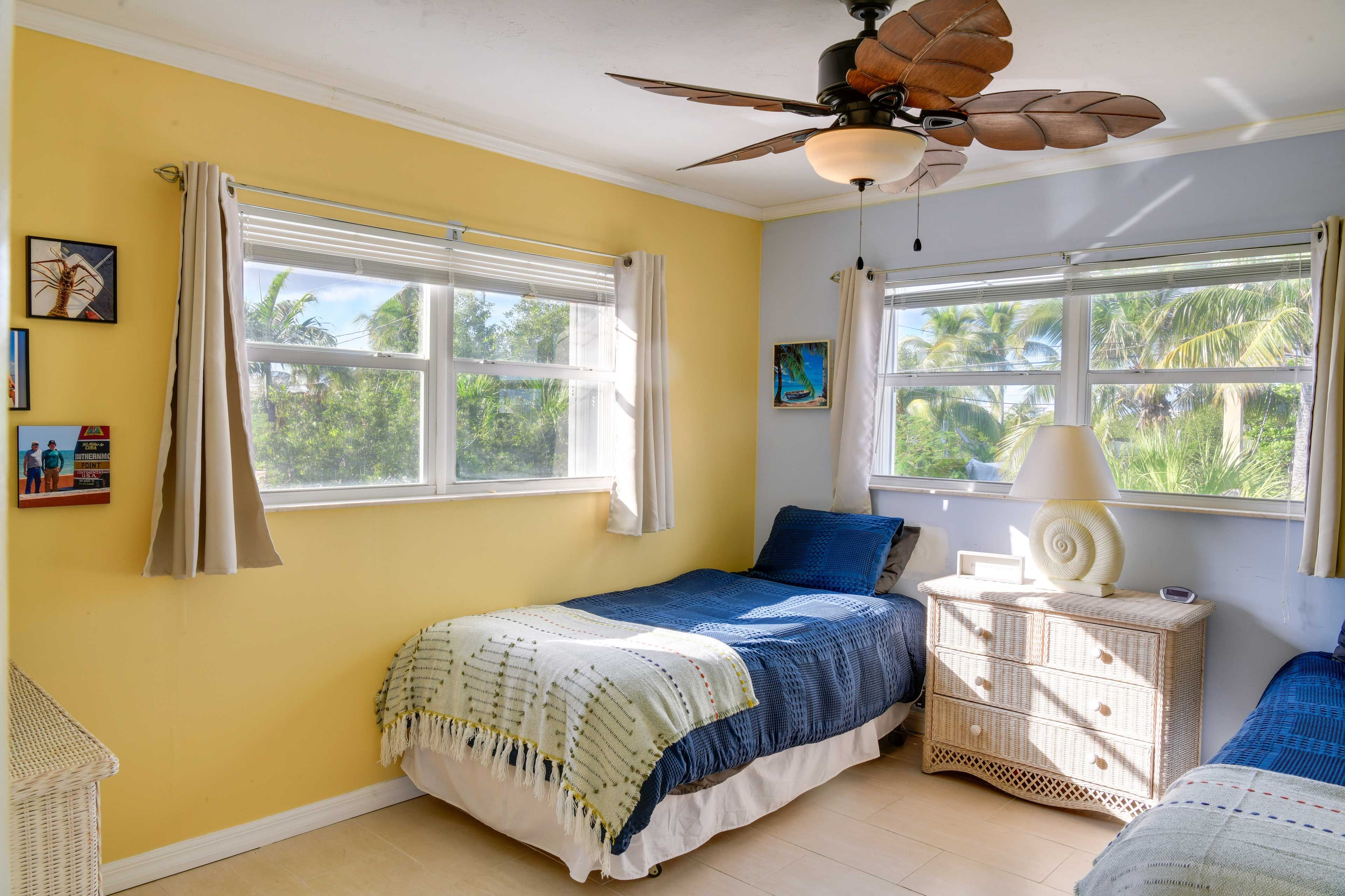 Bedroom 2 | 2 Twin Beds