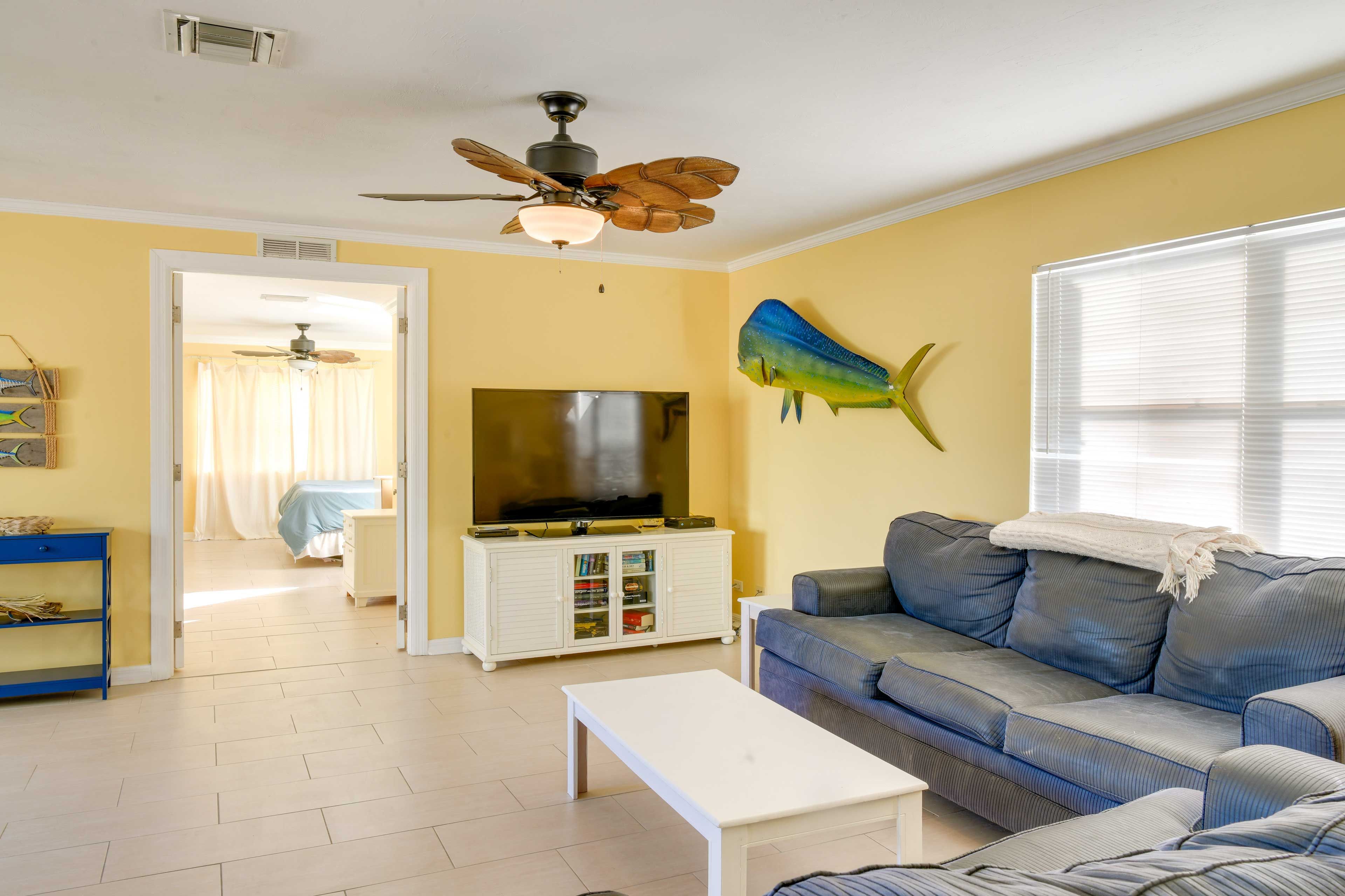 Living Room | Free WiFi | Central A/C