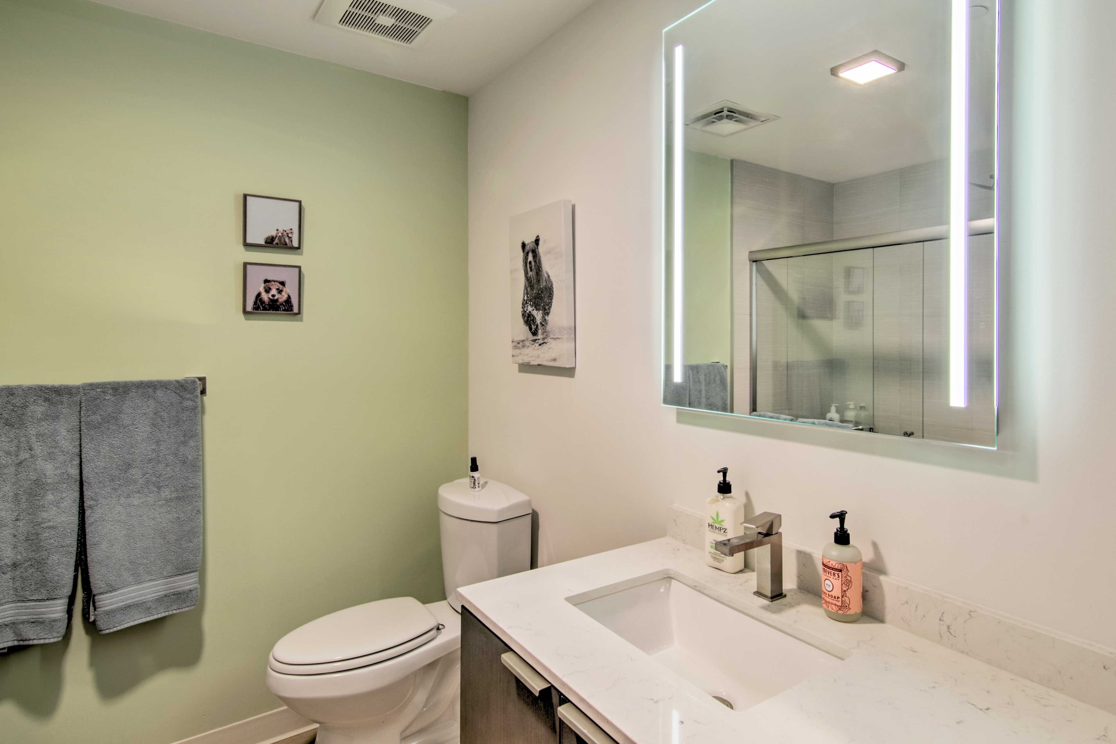 Full Bathroom | Complimentary Toiletries