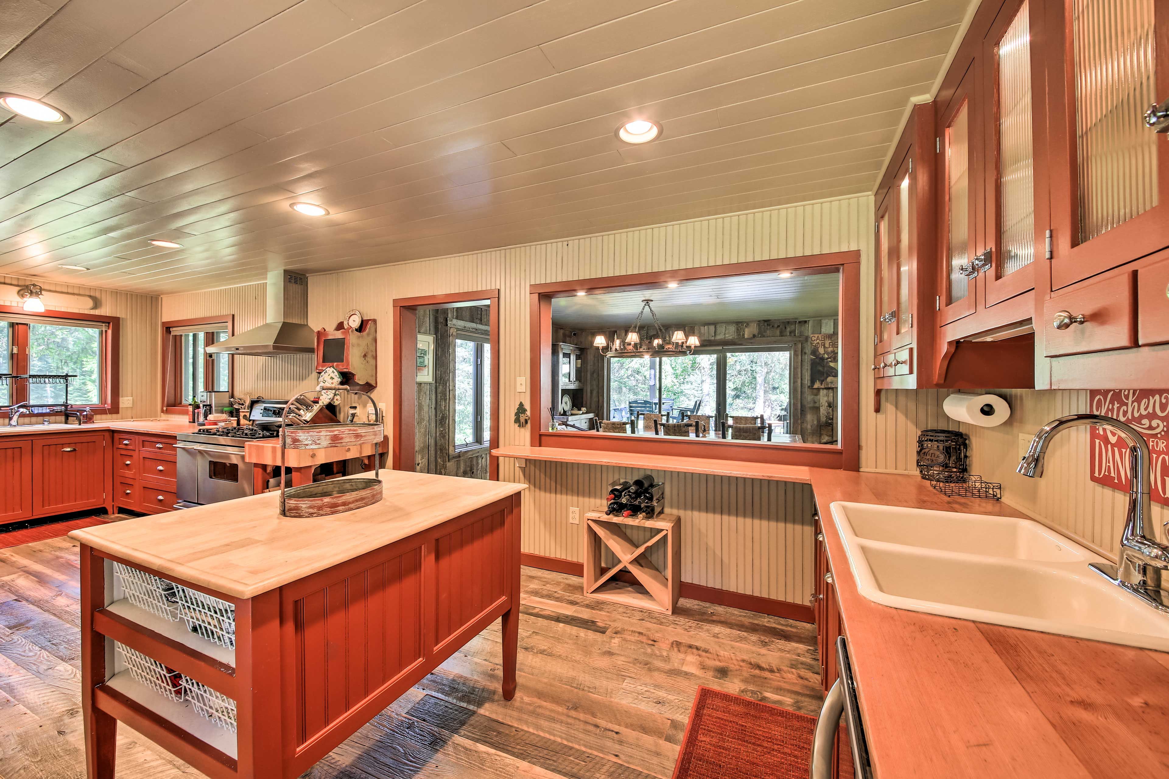 Kitchen | 1st Floor | Dishwasher | Coffee Maker | Spices