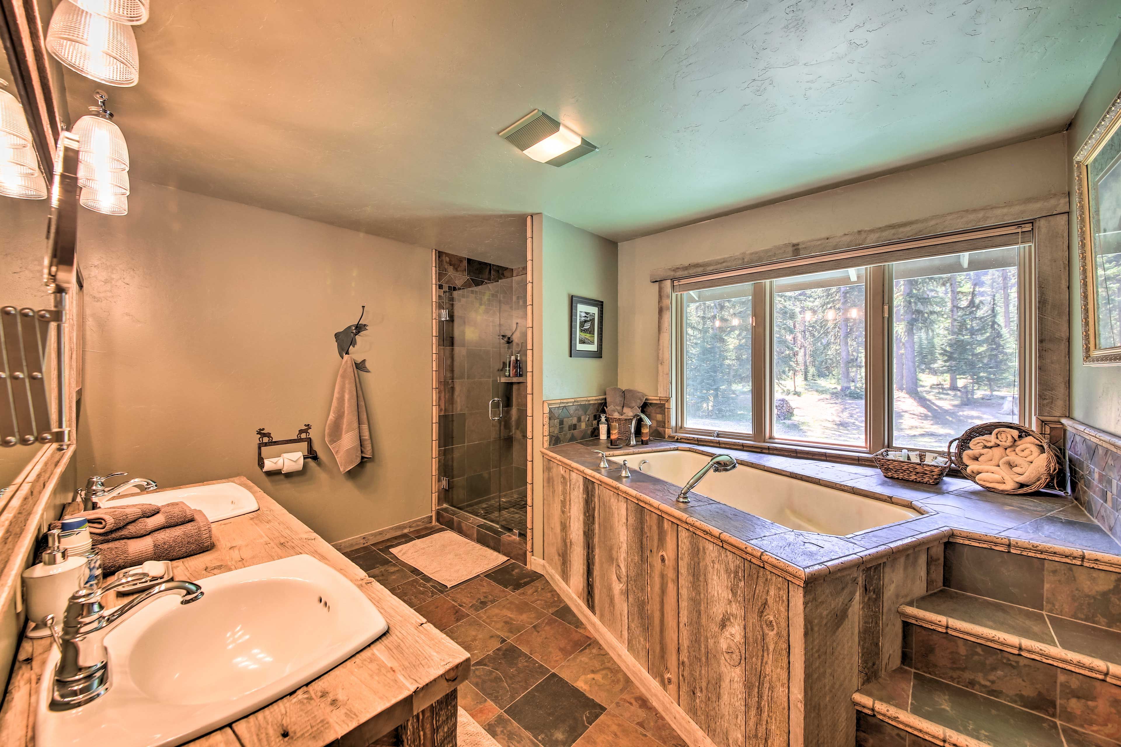 En-Suite Bathroom | 2nd Floor | Jetted Tub | Walk-In Shower