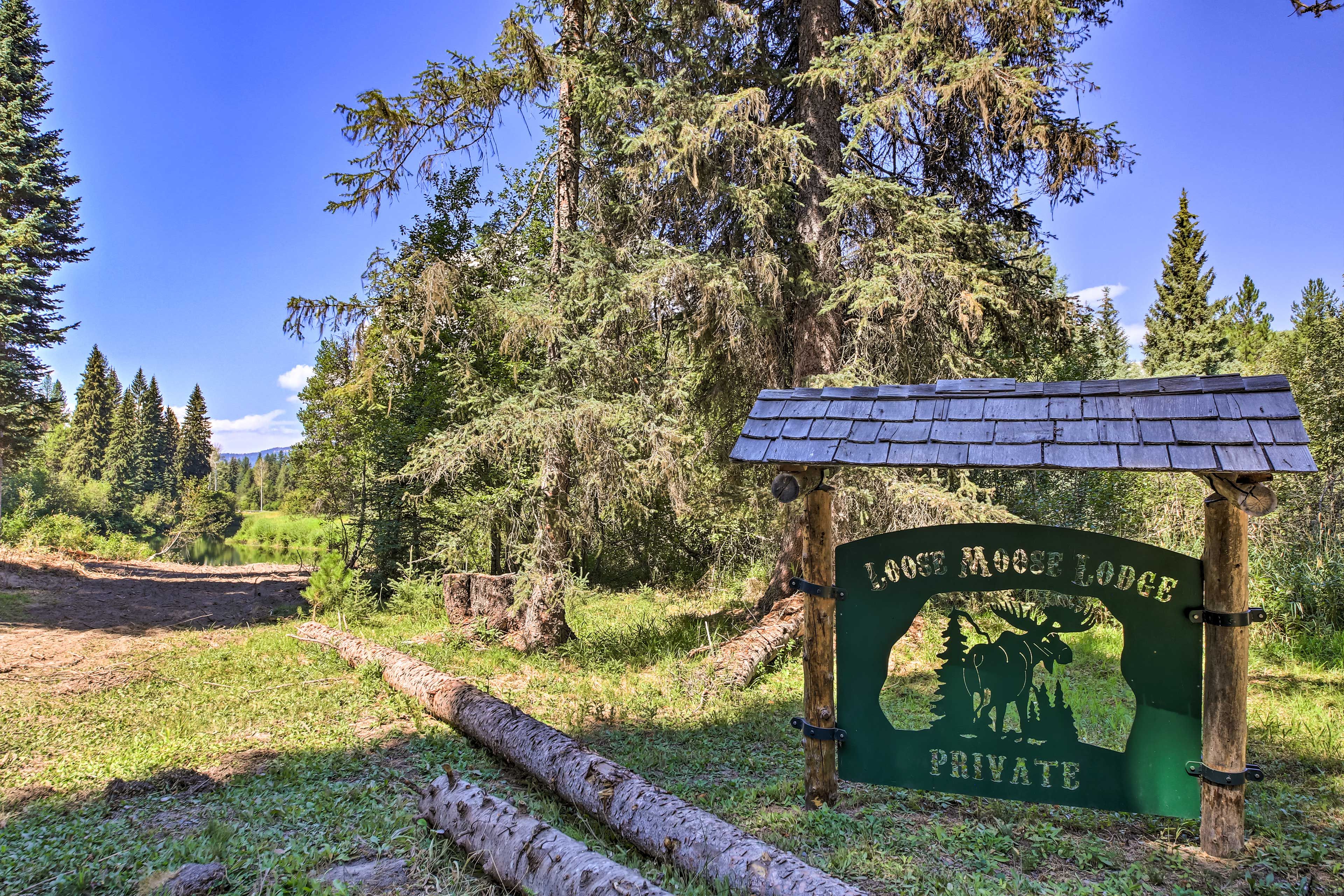 'Loose Moose Lodge'