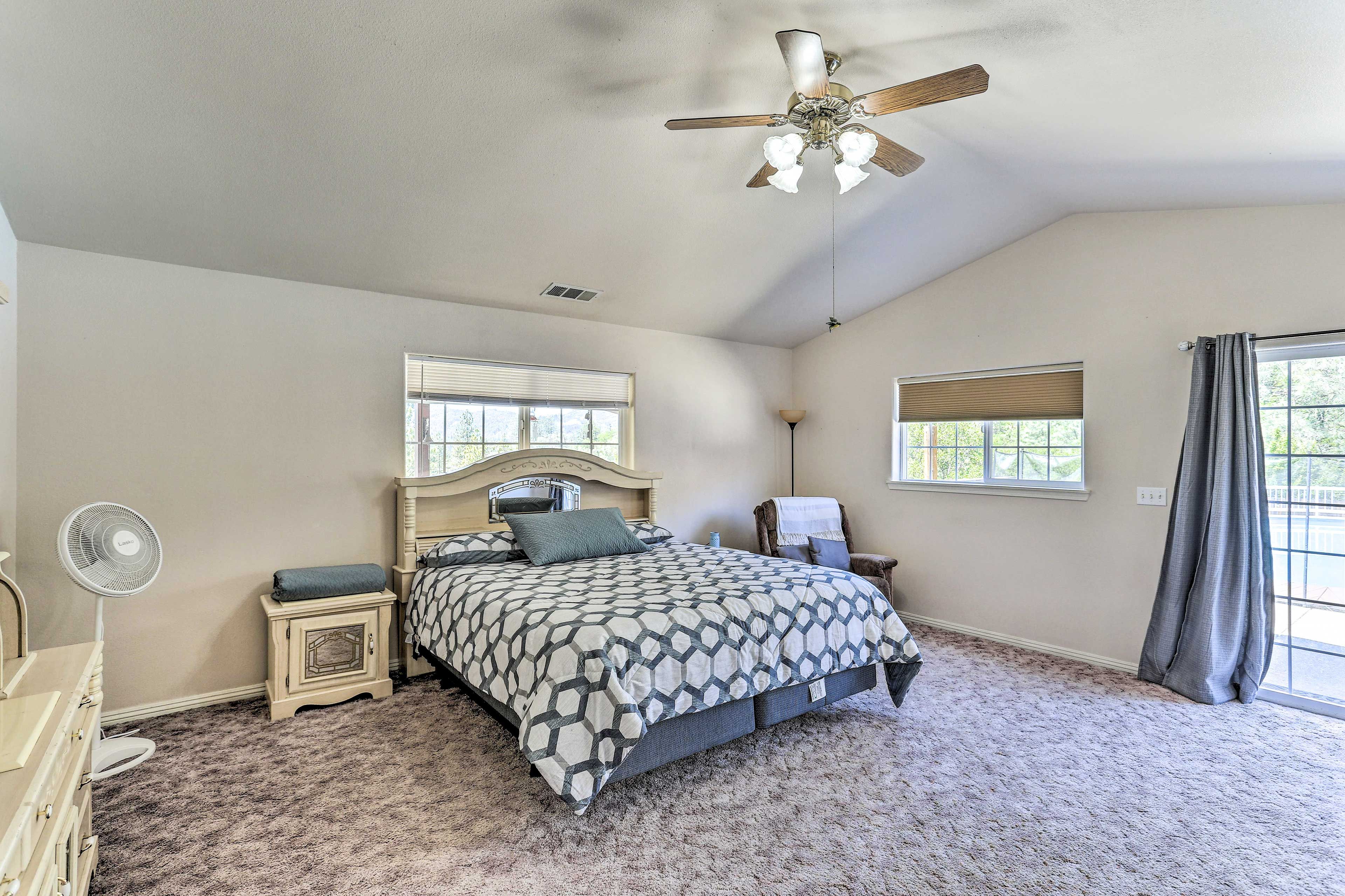 Bedroom 1 | King Bed