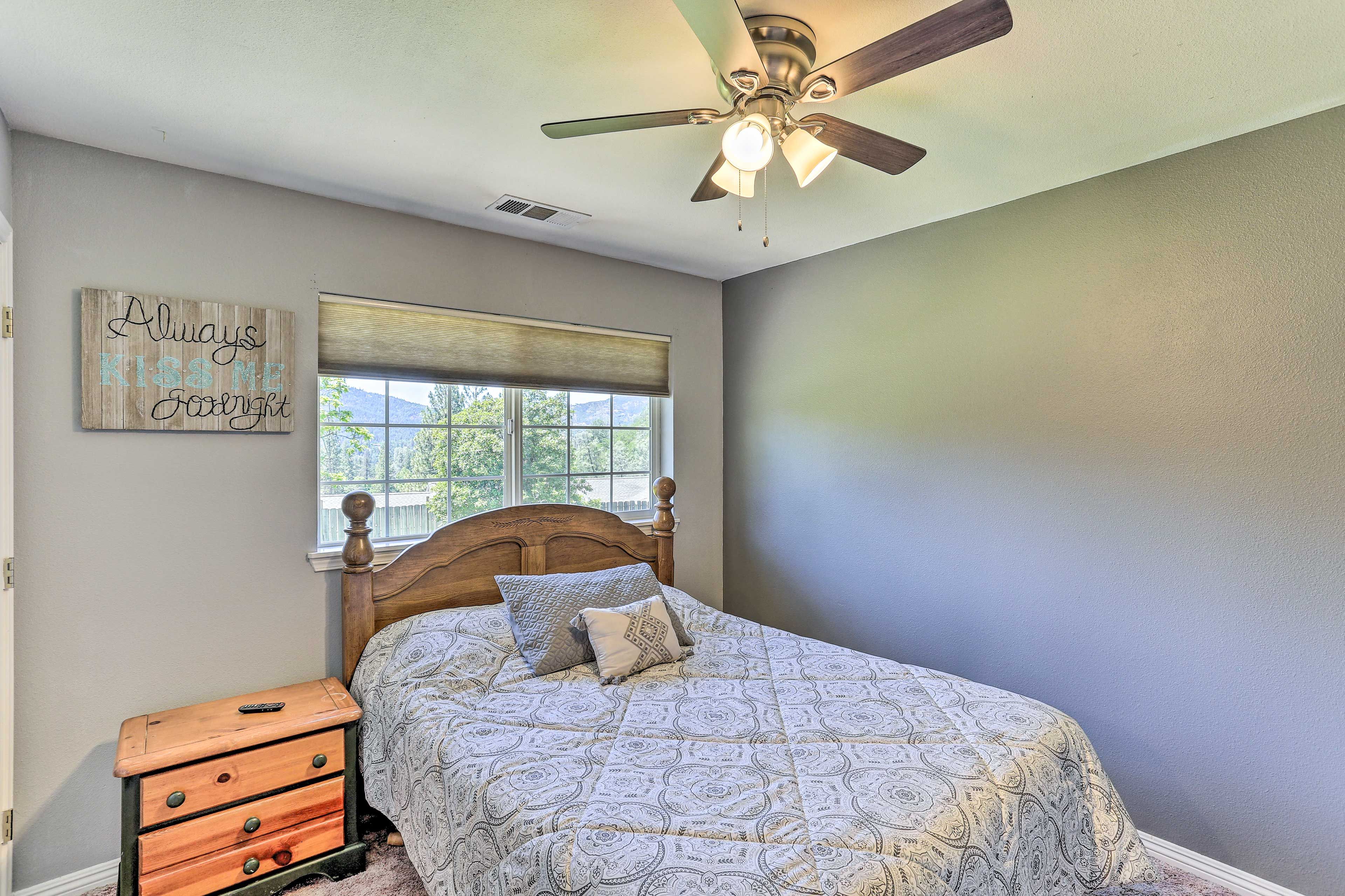 Bedroom 3 (Grey Room) | Queen Bed