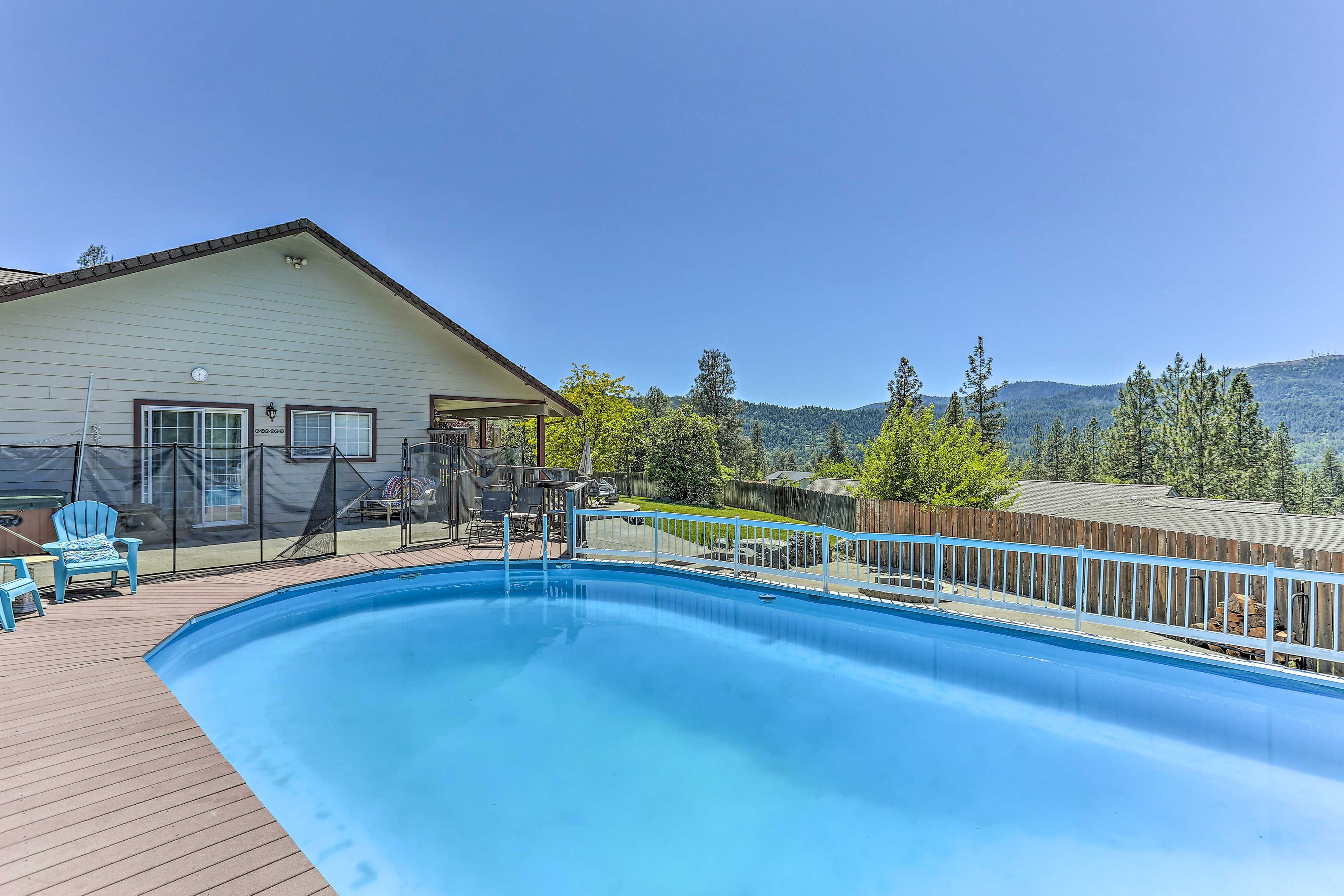 Seasonal Pool (Open May 15th-Oct 15th)