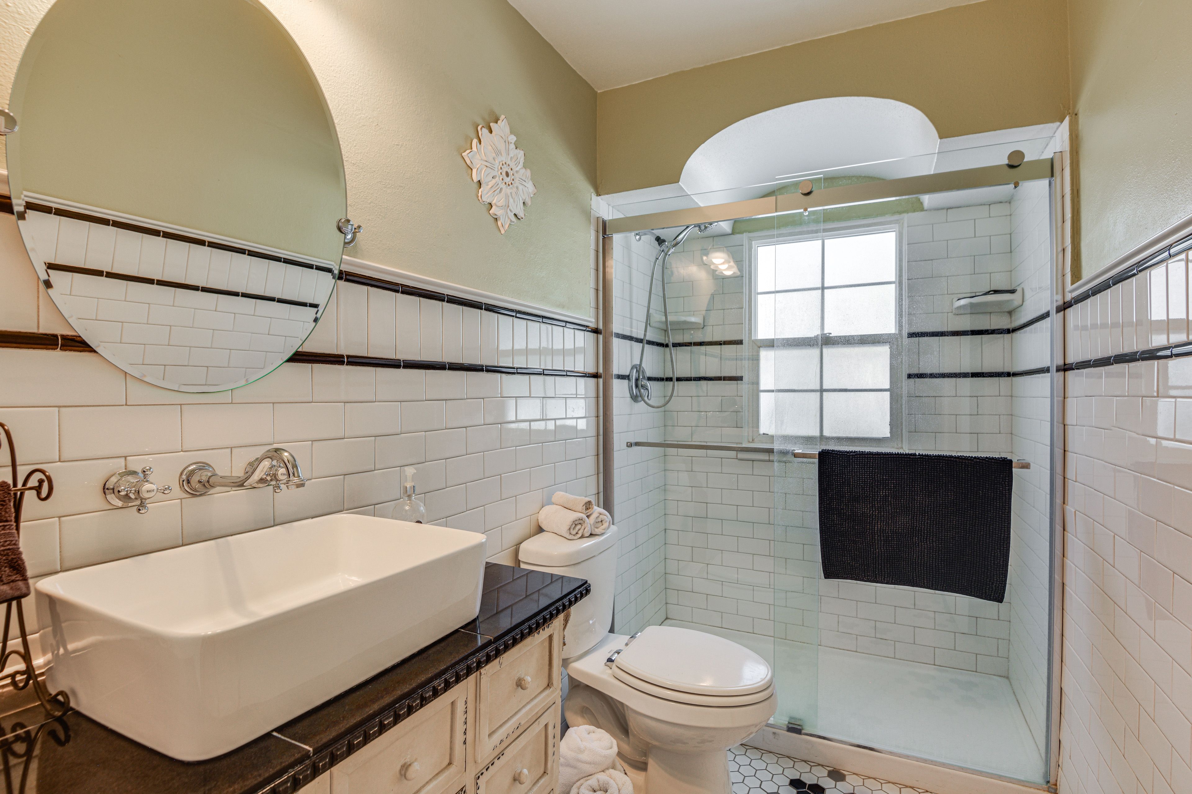 Bathroom | Main Level