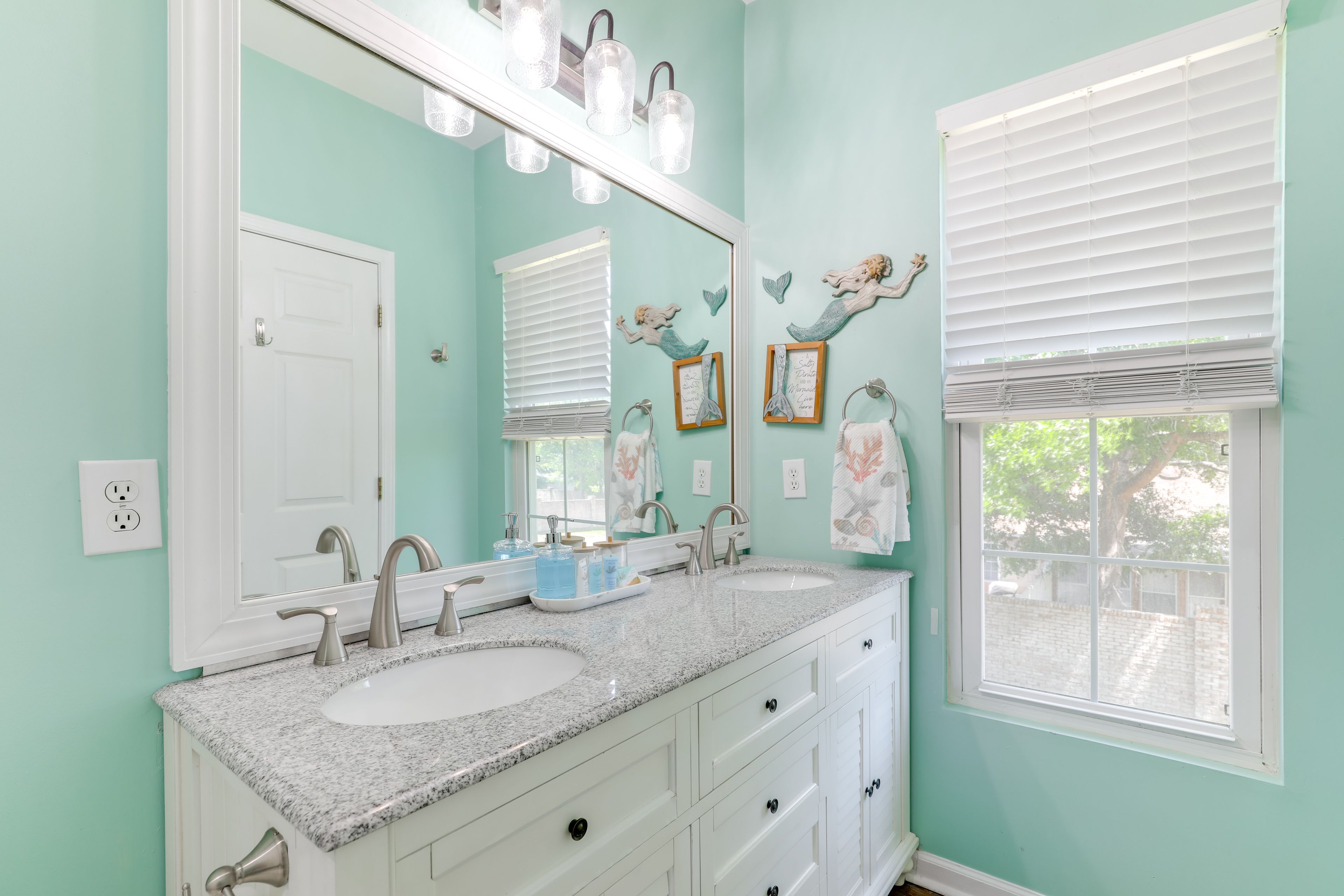 En-Suite Bathroom | Towels Provided