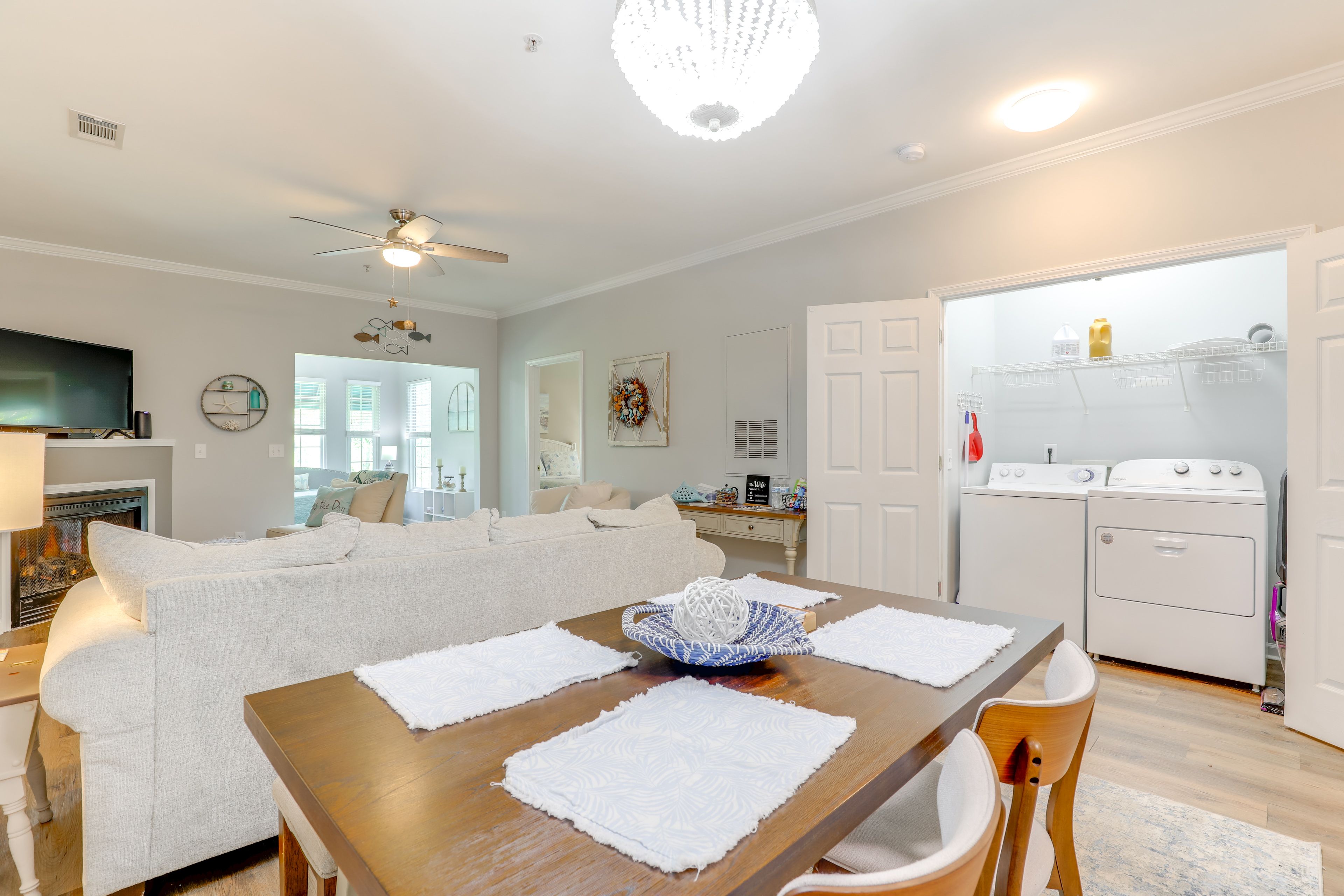 Dining Room | Dishware/Flatware Provided