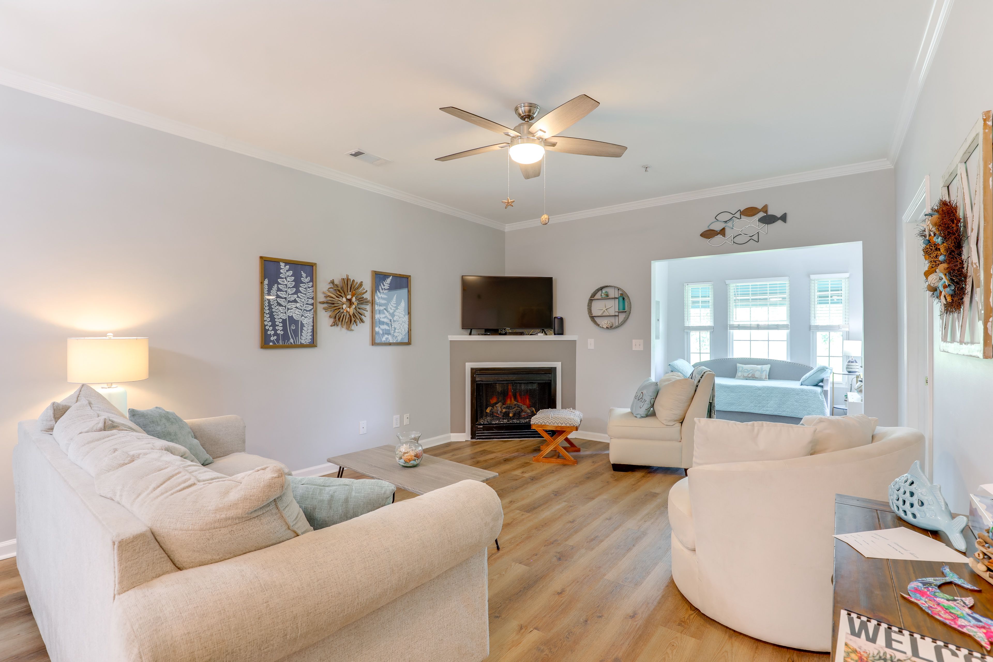Living Room | Free WiFi | Central A/C | Smart TV