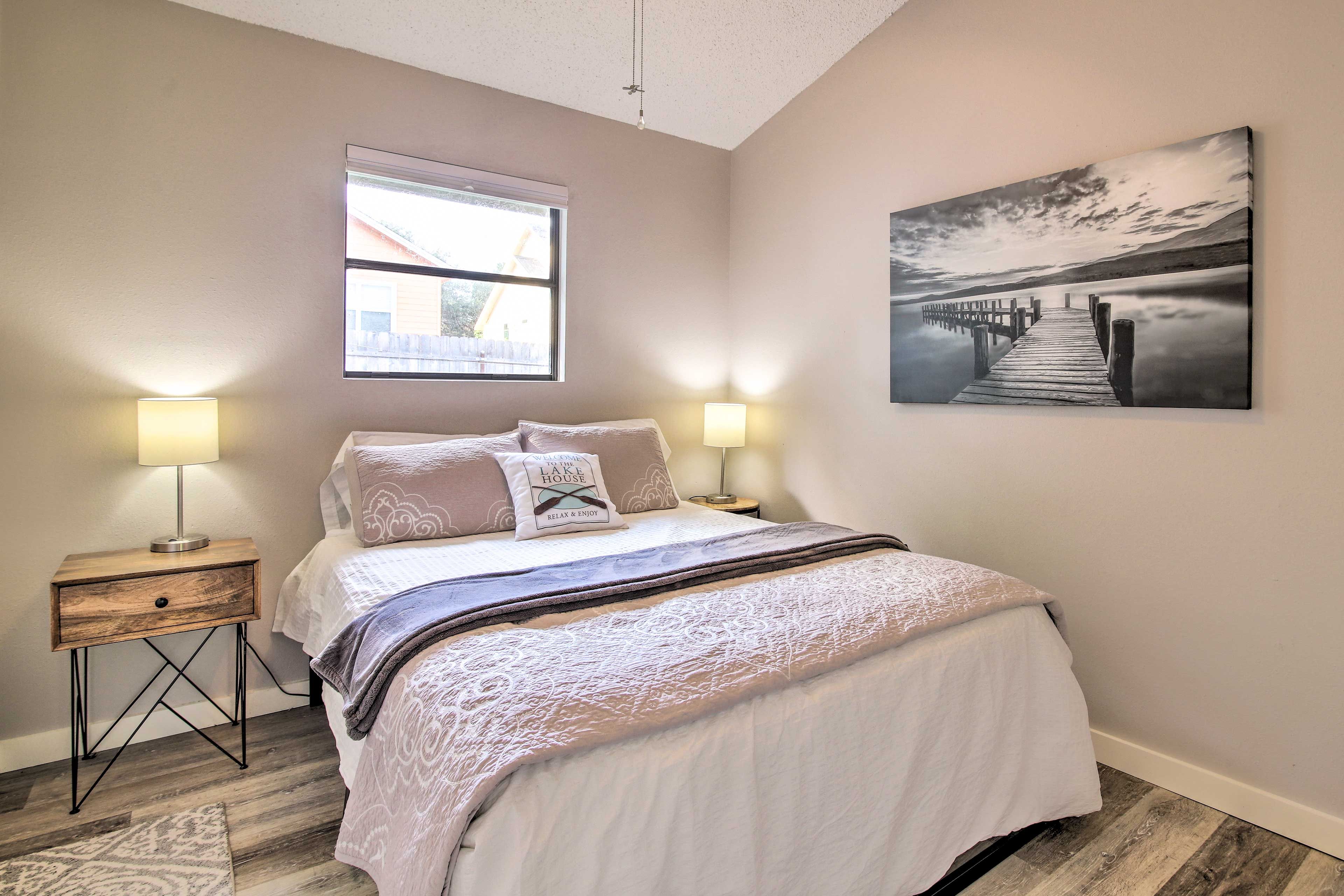 Bedroom 2 | Queen Bed