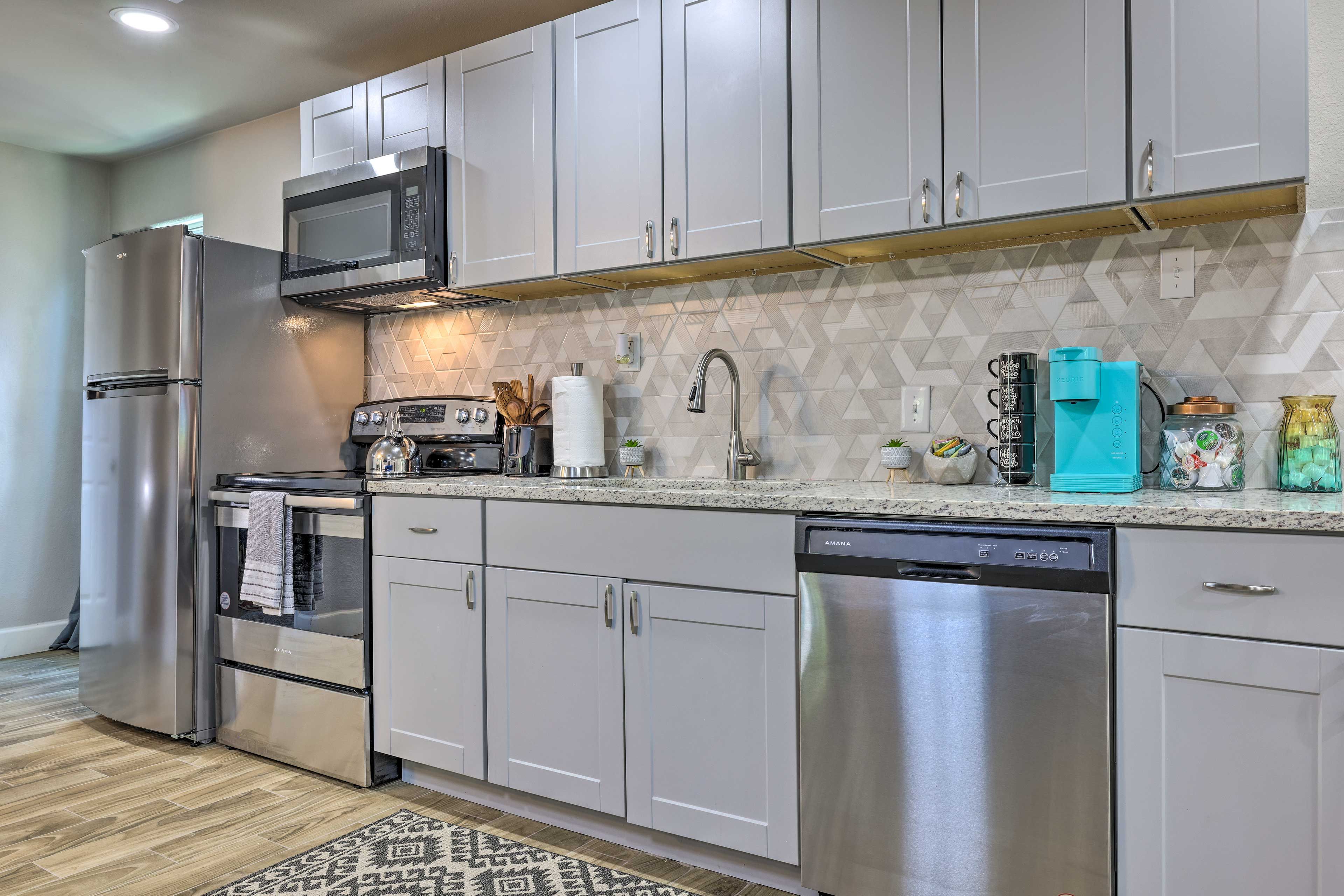 Kitchen | Equipped w/ Cooking Essentials