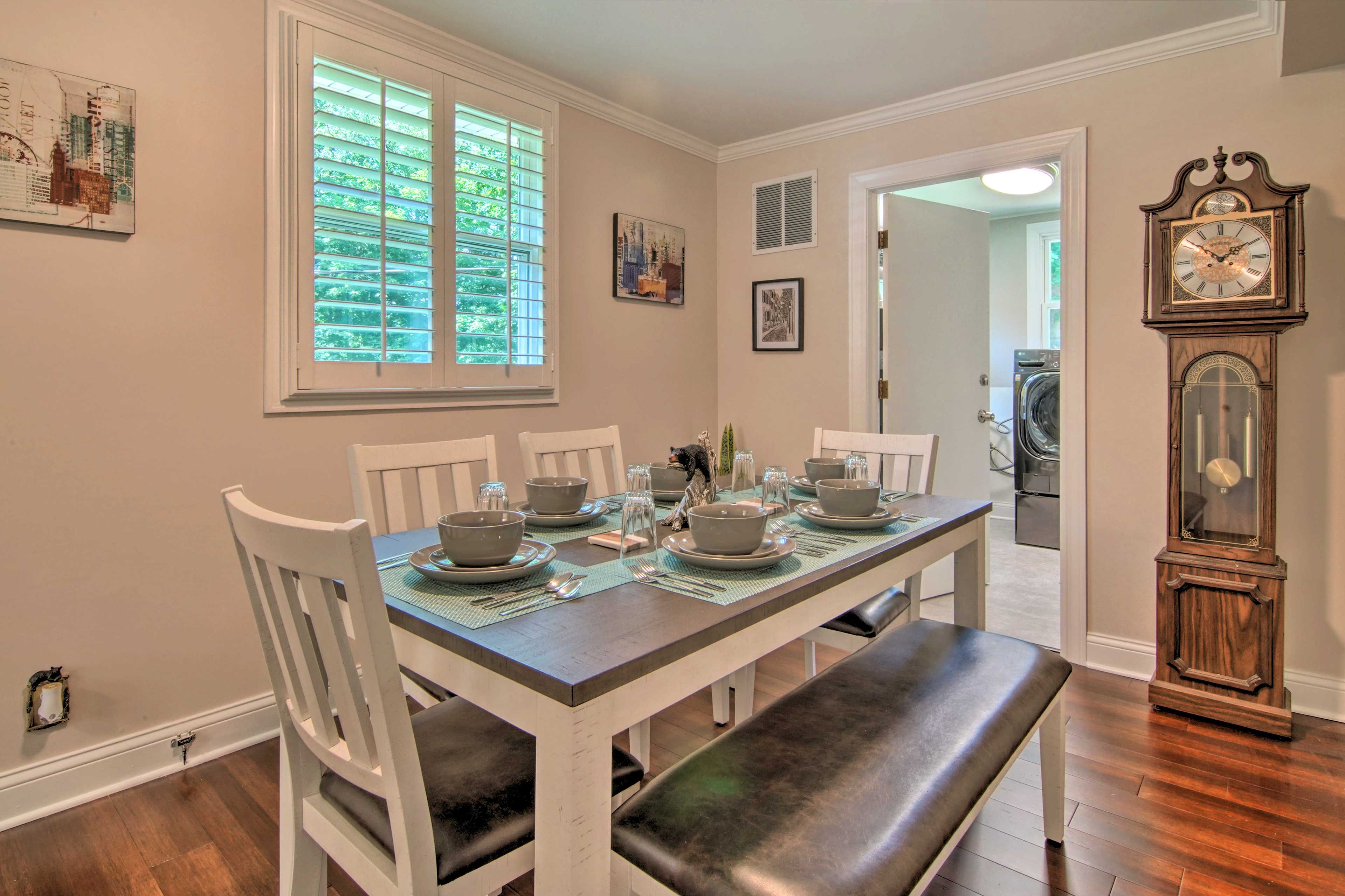Dining Room | Central Heating & A/C | Board Games & Books