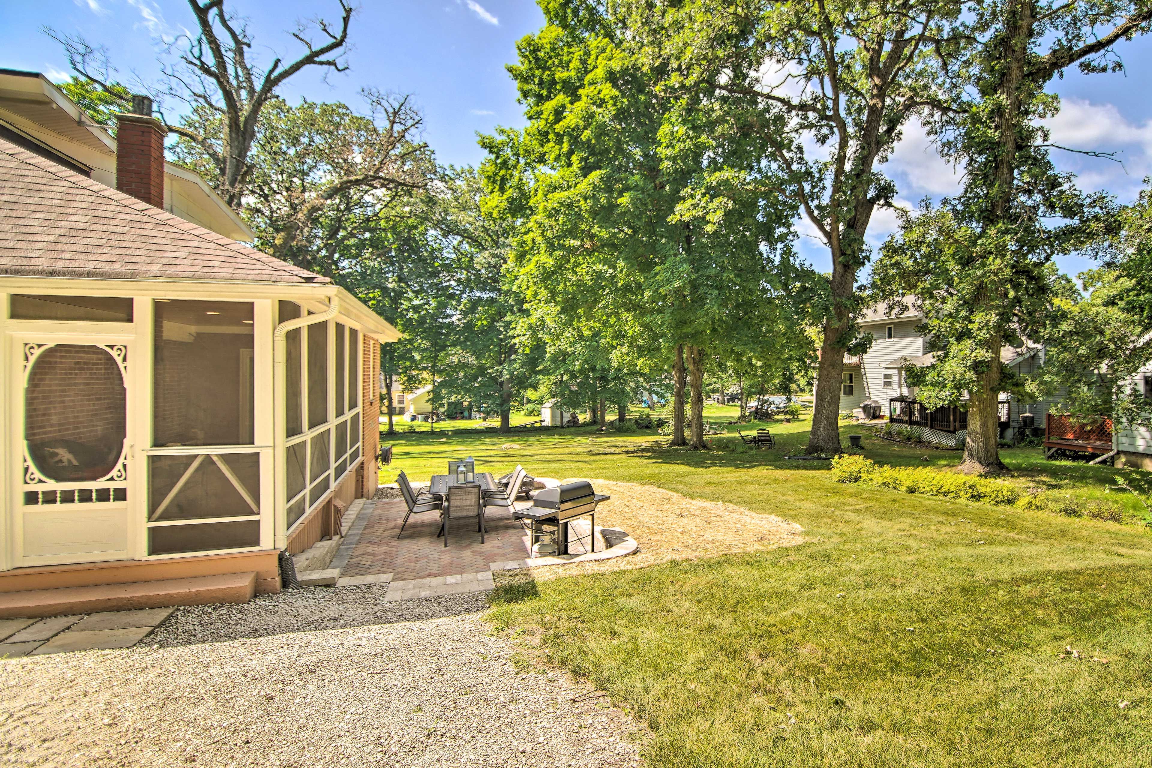 Backyard | Patio | Gas Grill | Fire Pit