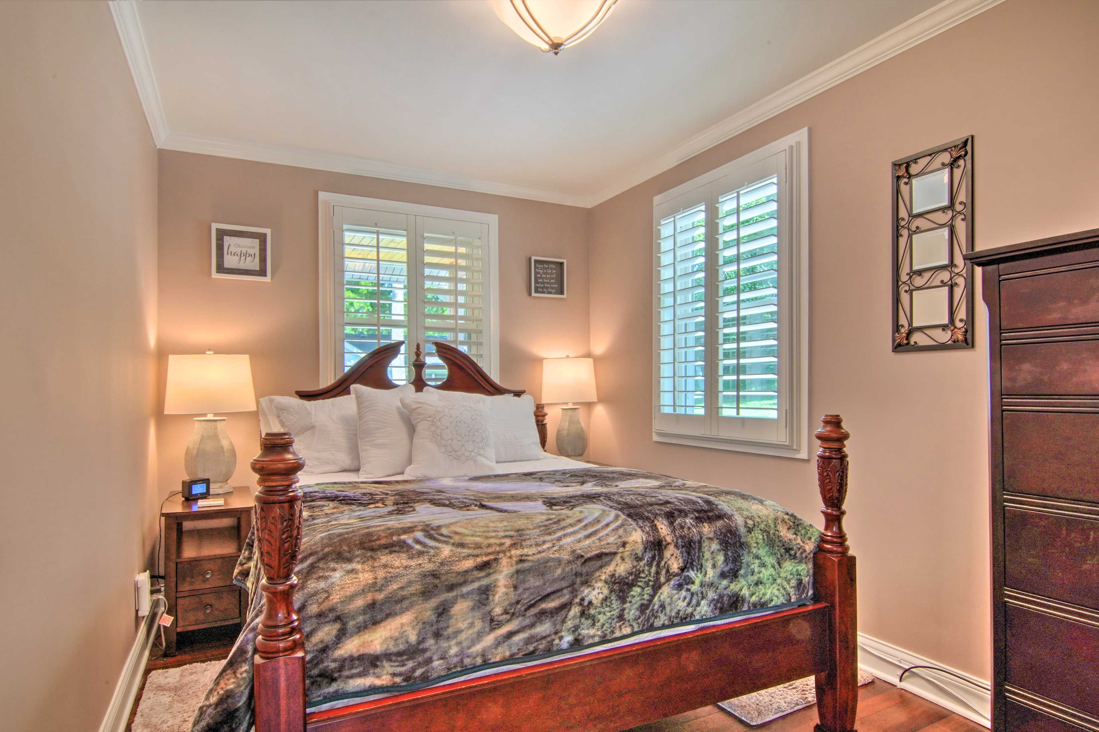 Bedroom 1 | Queen Bed | Linens & Towels