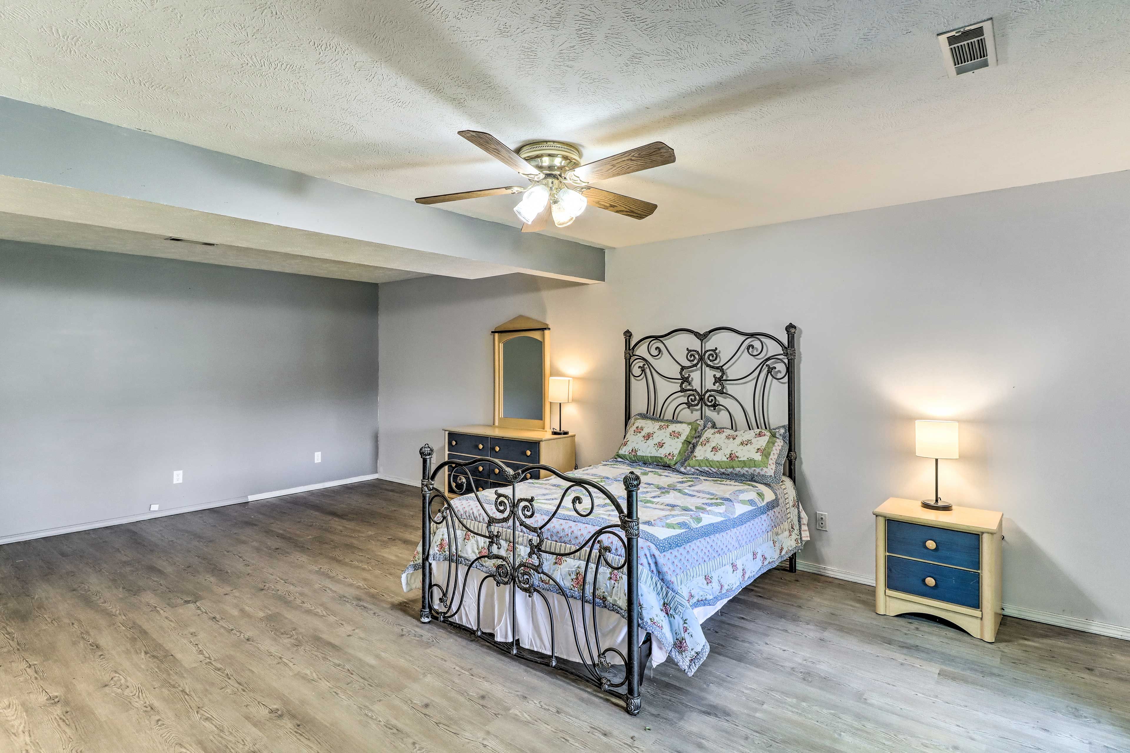 Bedroom 3 | Queen Bed | Sleeper Sofa | Ground Floor