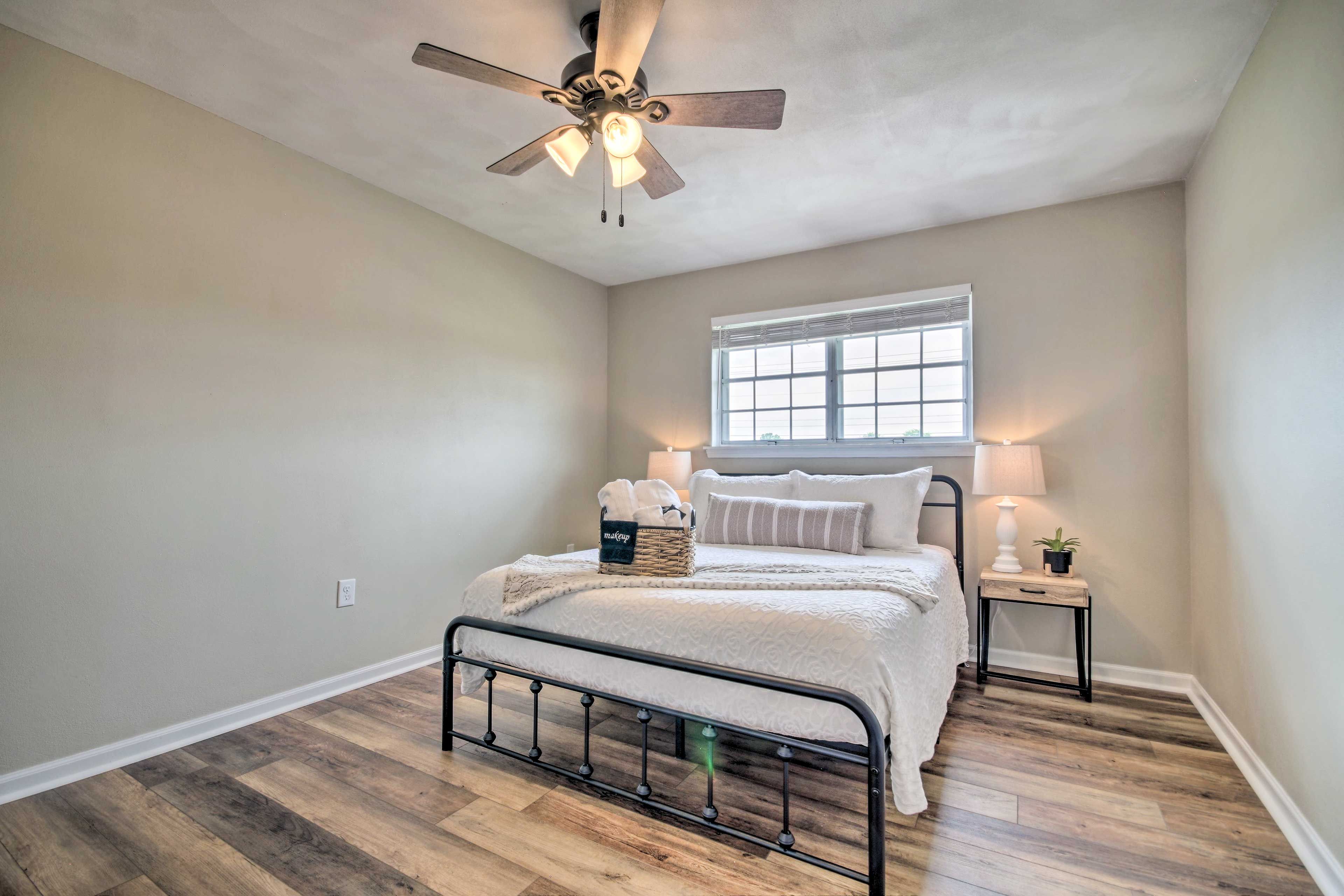 Bedroom 2 | Queen Bed