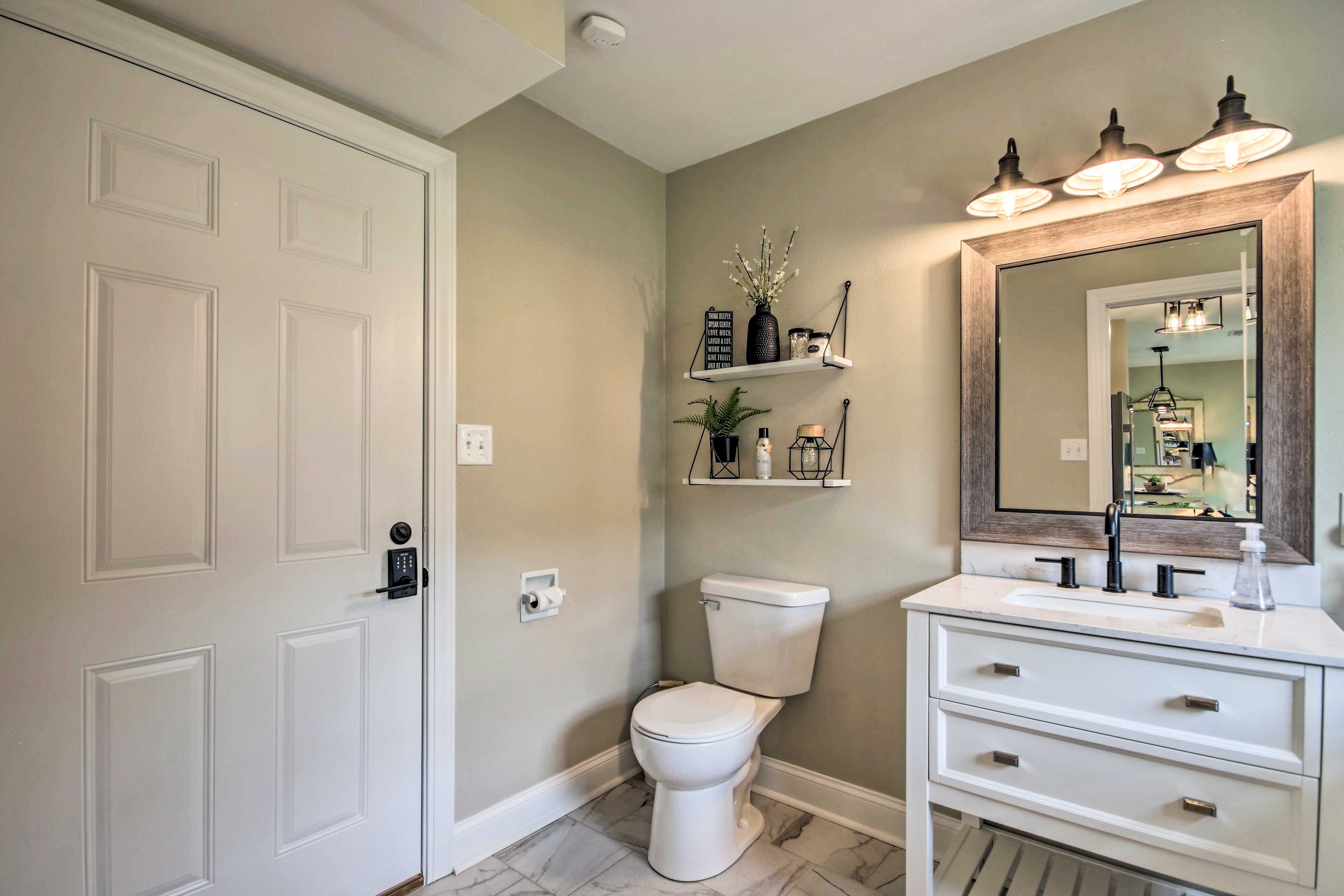 Half Bathroom | Towels Provided