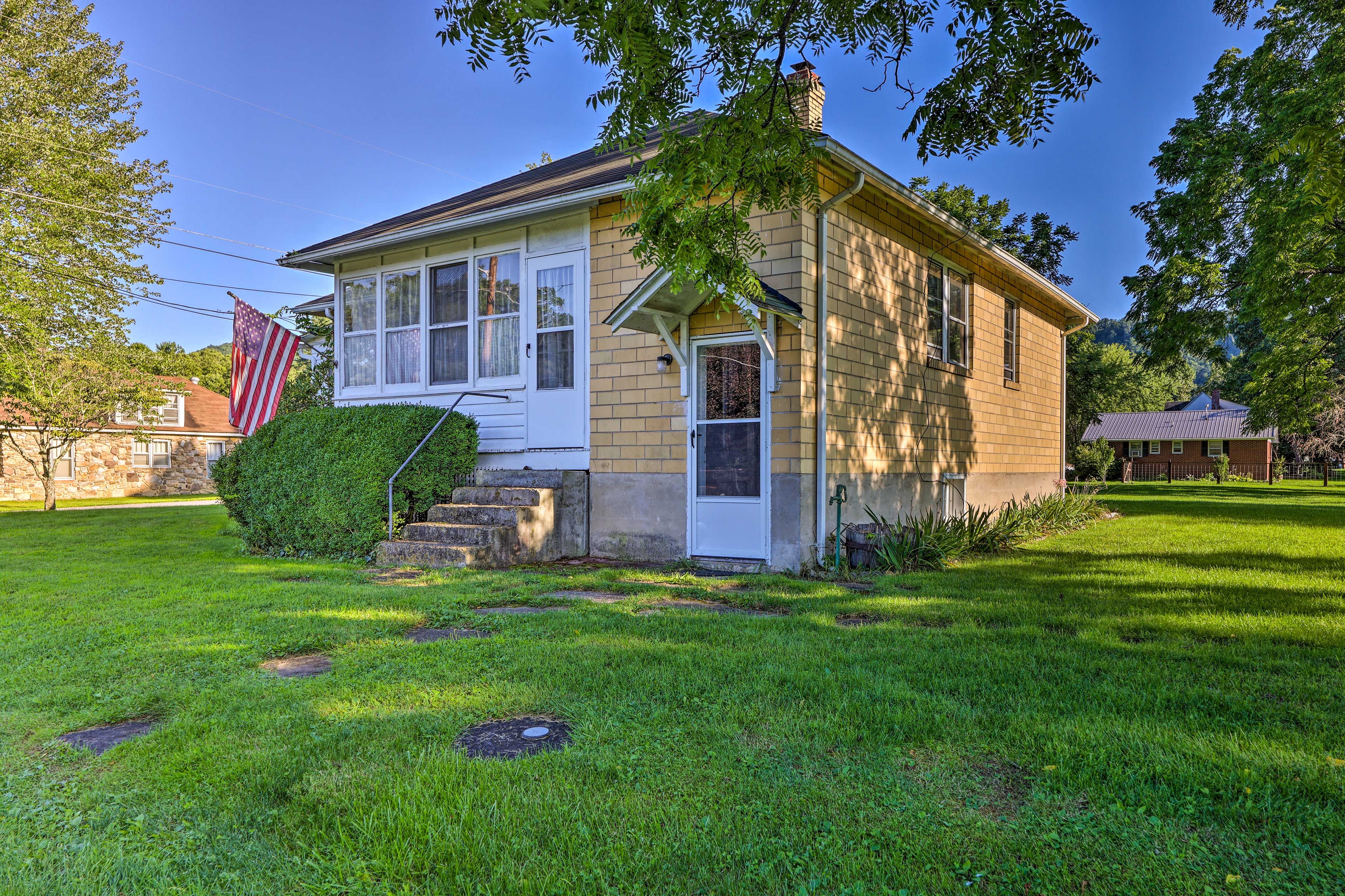 Home Exterior | 1 Exterior Security Camera (Facing Out)