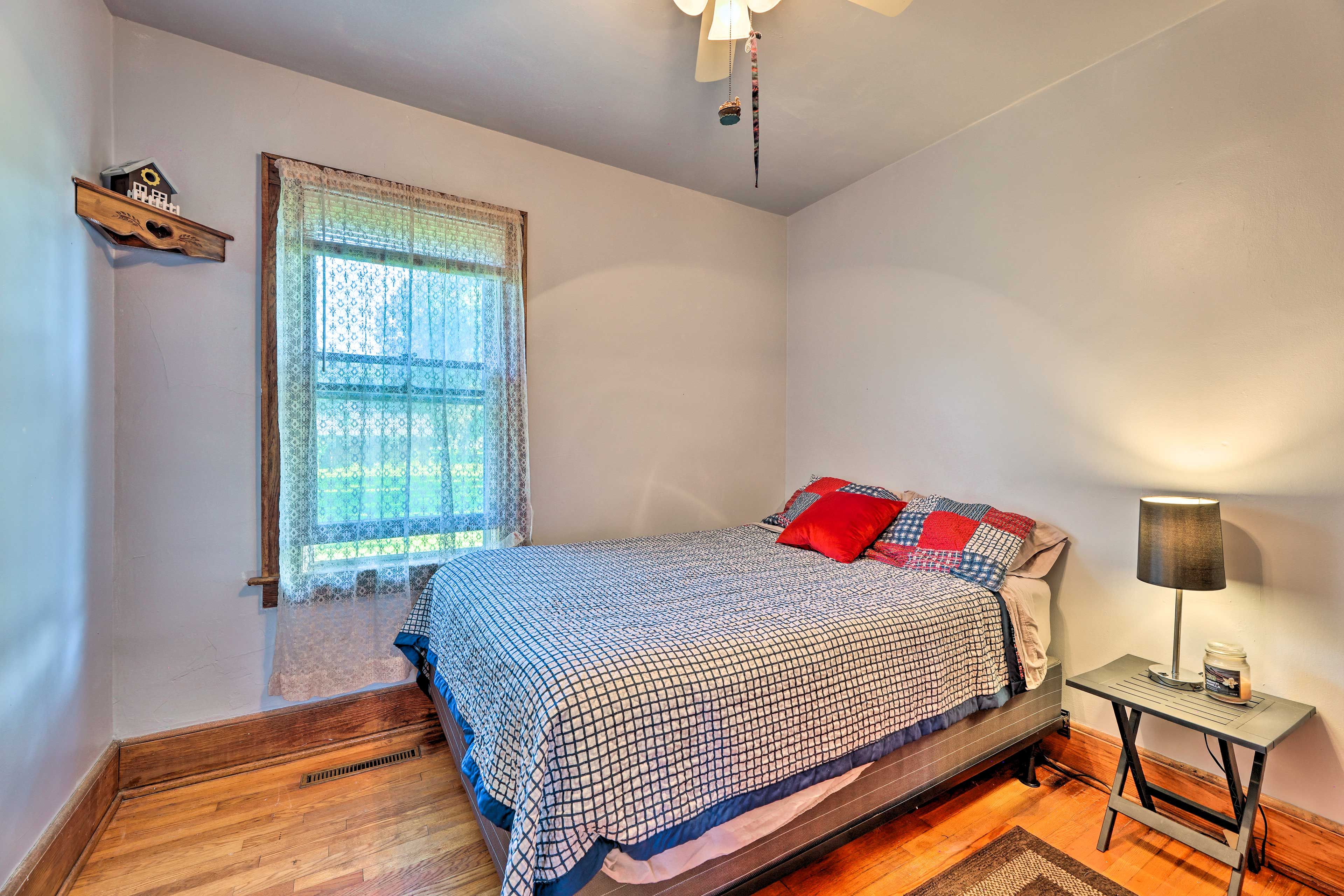 Bedroom 1 | Main Level | Queen Bed | Linens Provided