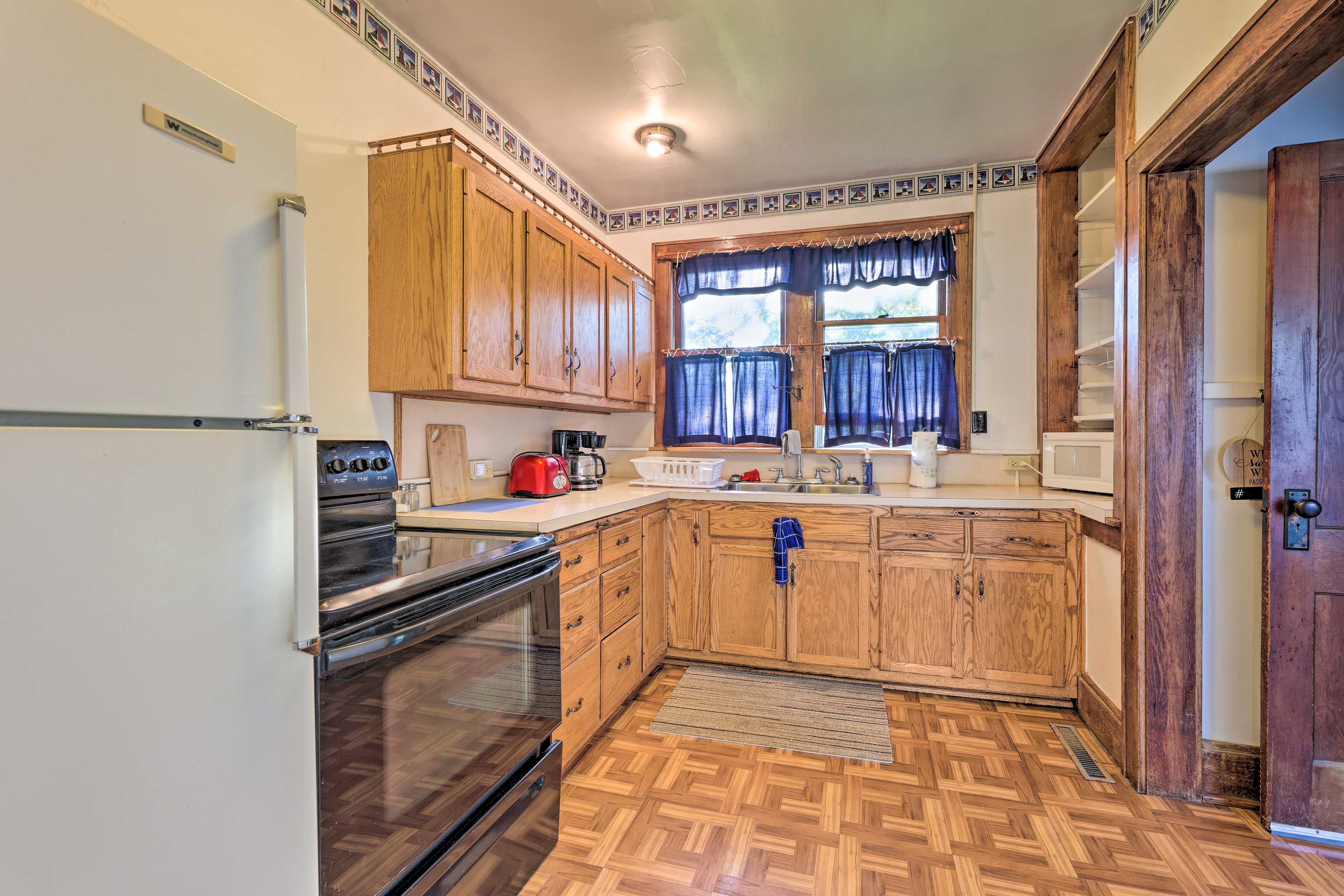 Kitchen | Main Level | Coffee Maker | Toaster | Trash Bags + Paper Towels