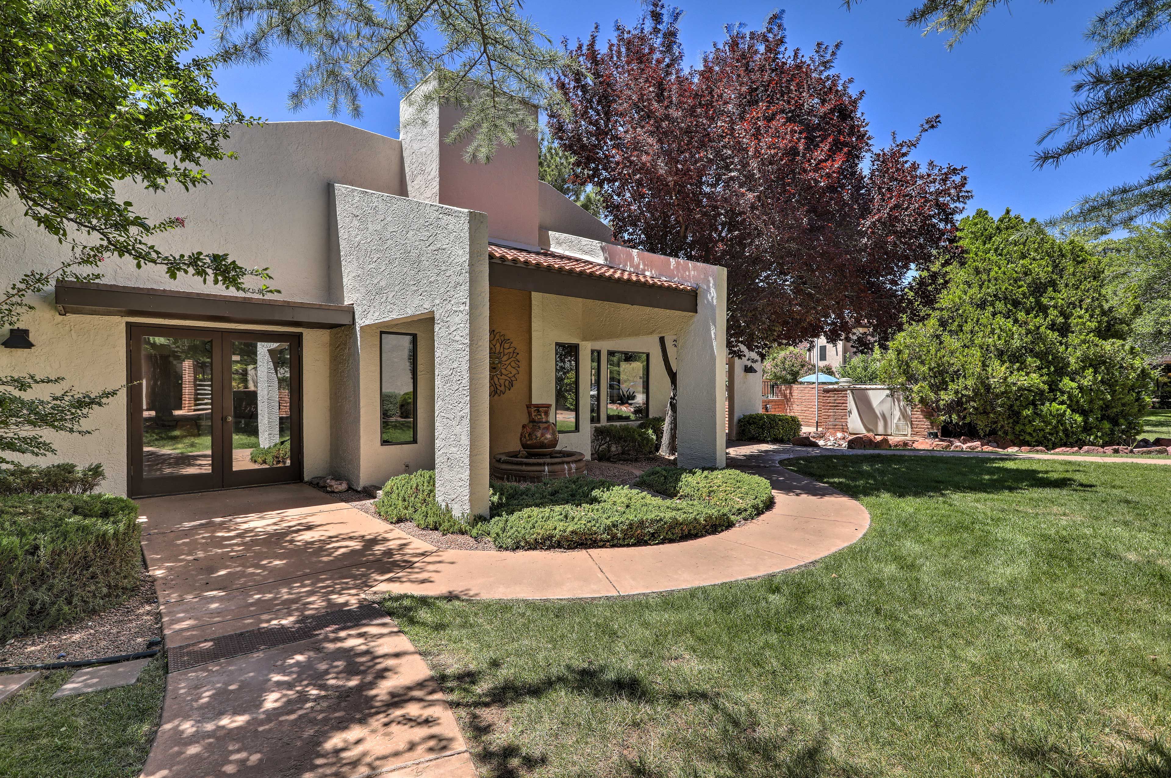 Oak Creek Estados Condominiums Community Amenities