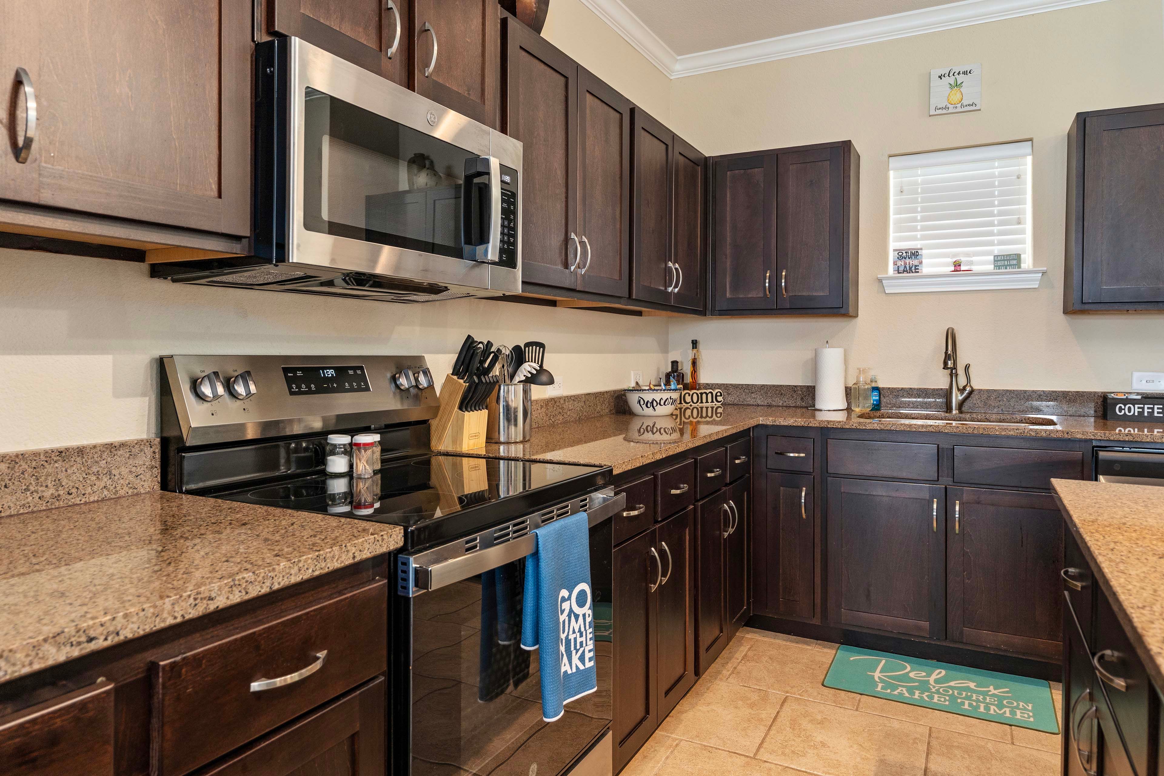 Kitchen | Stove/Oven