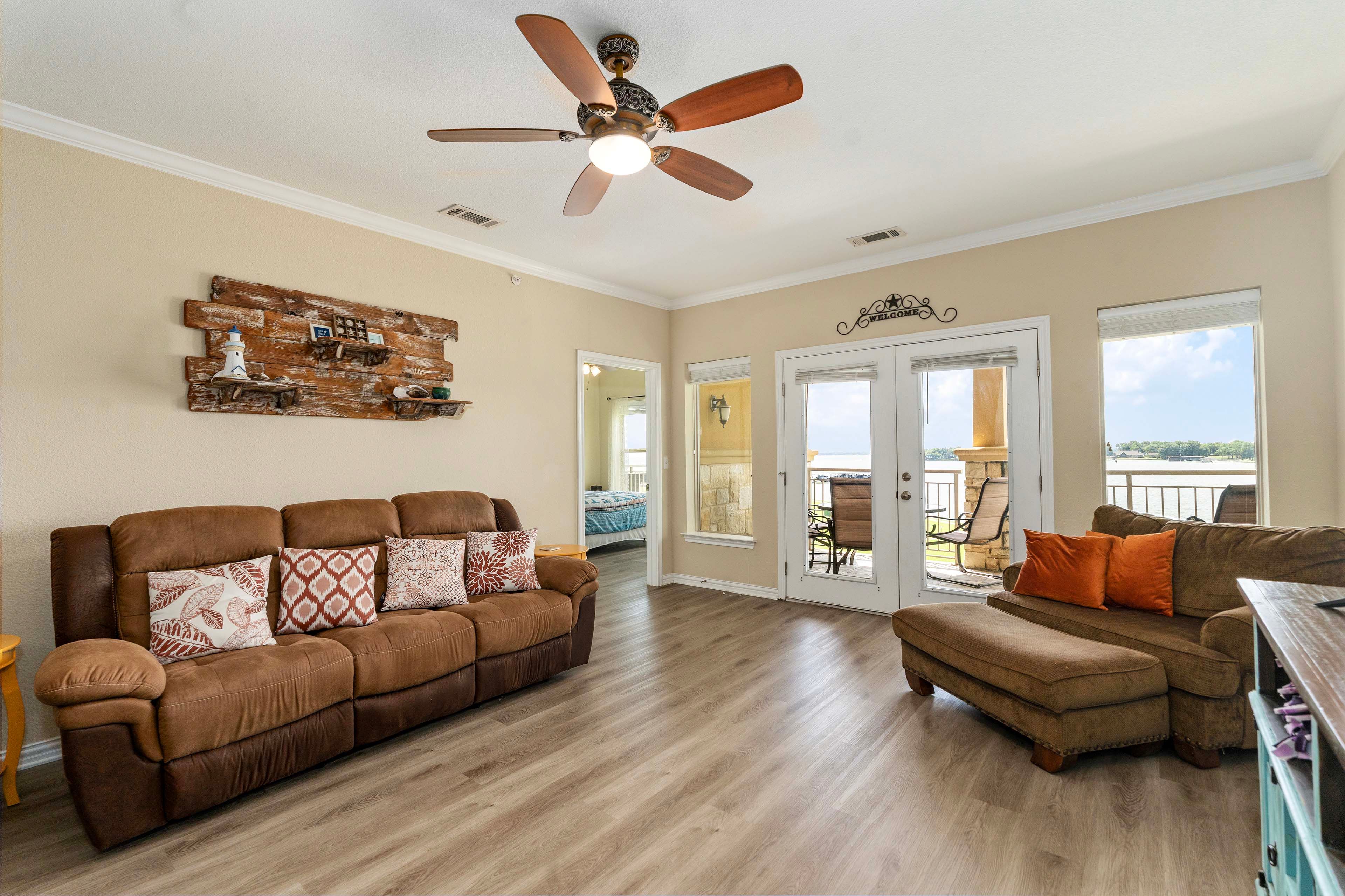 Living Room | Smart TV | Central Heating & A/C