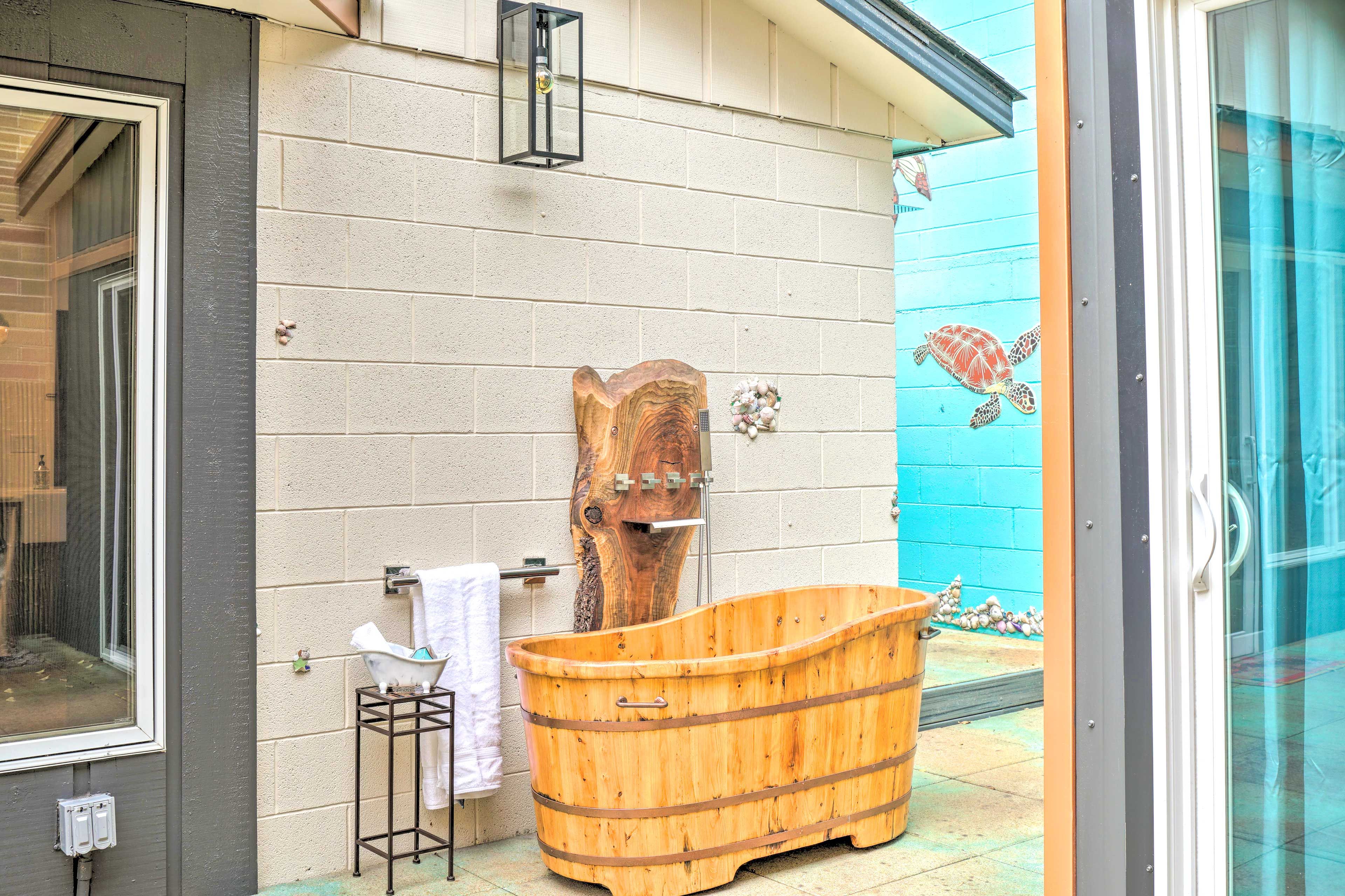 Private Courtyard | Outdoor Tub