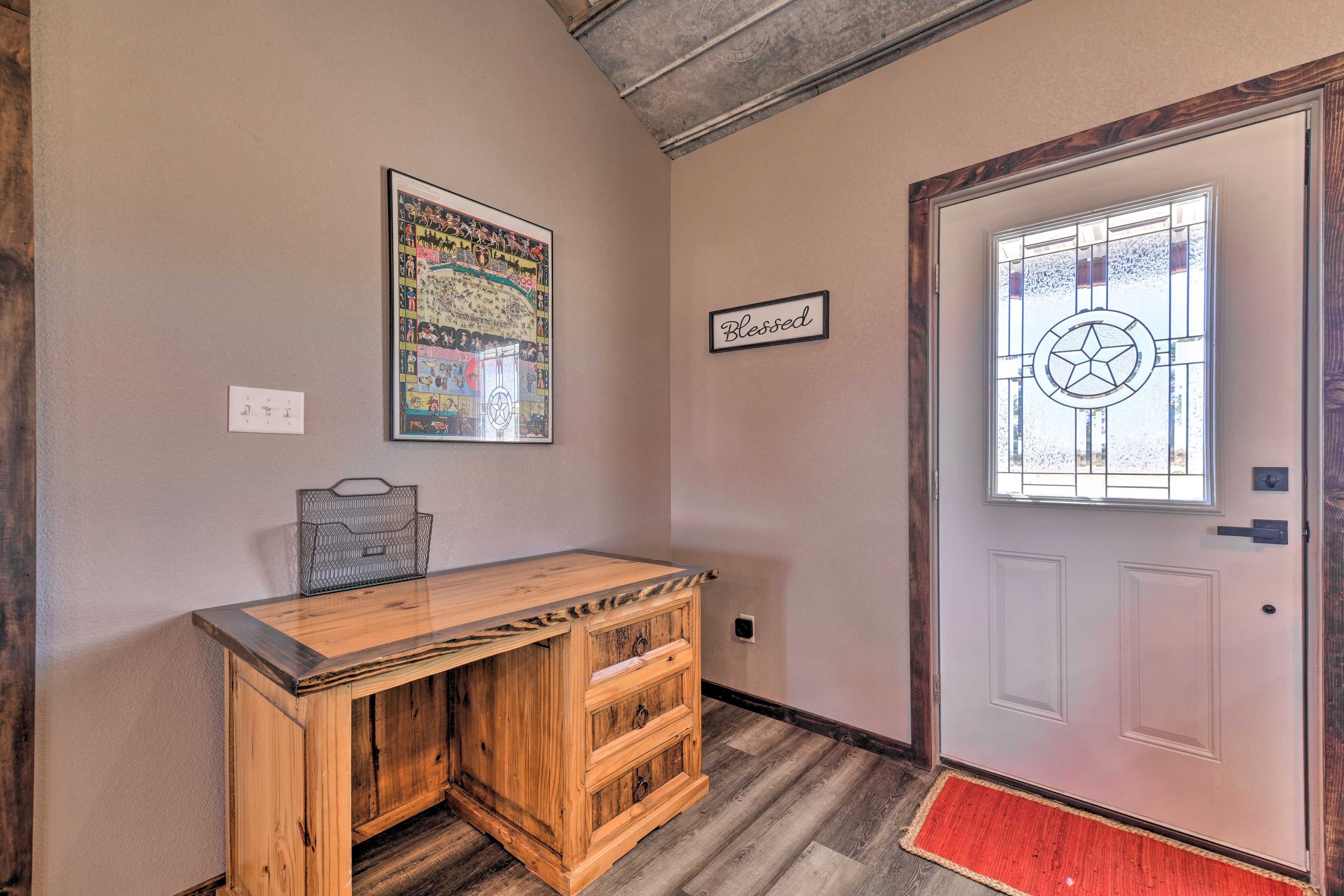 Entry | Laptop-Friendly Workspace