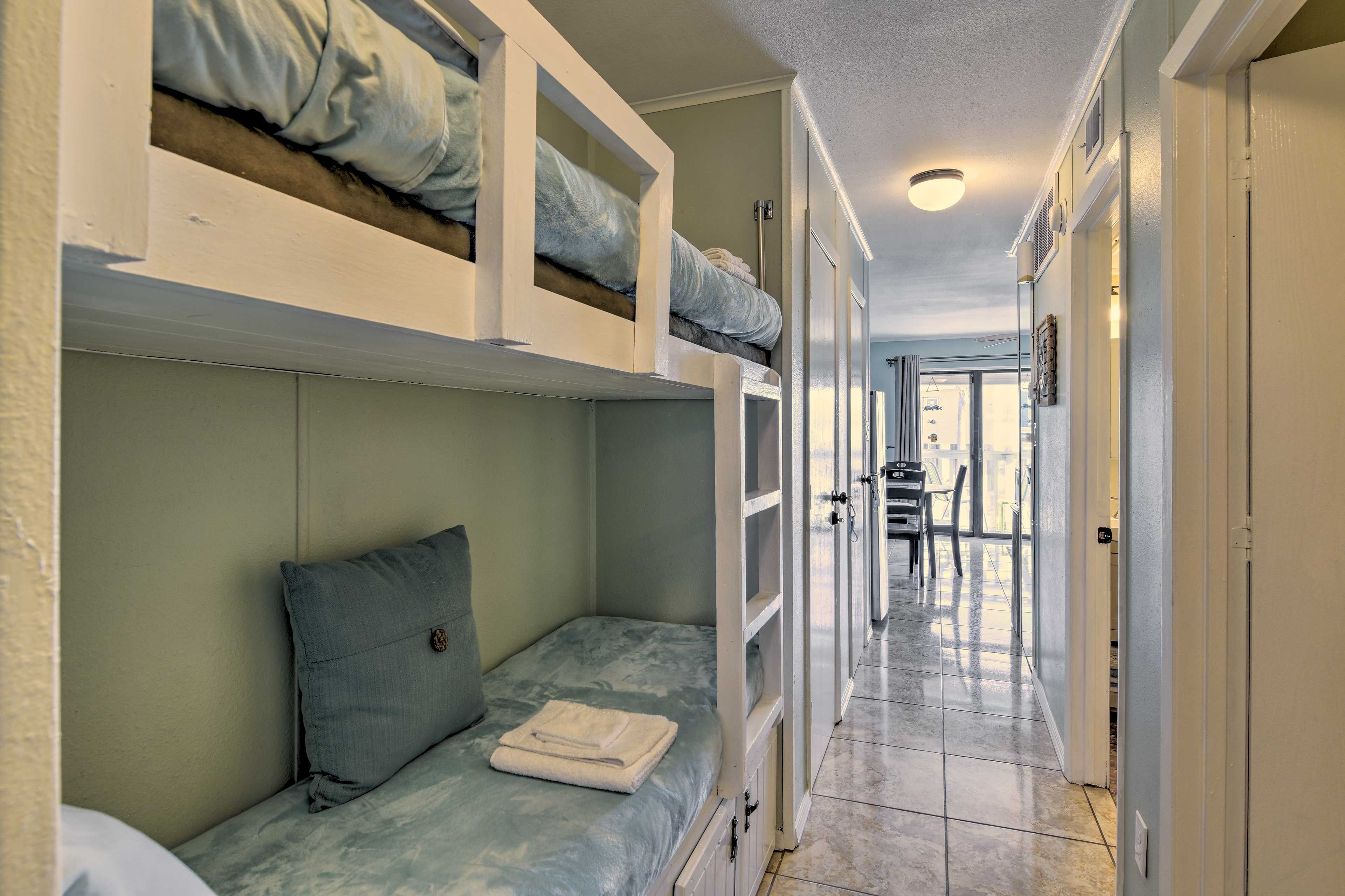 Hallway | 2 Twin Beds