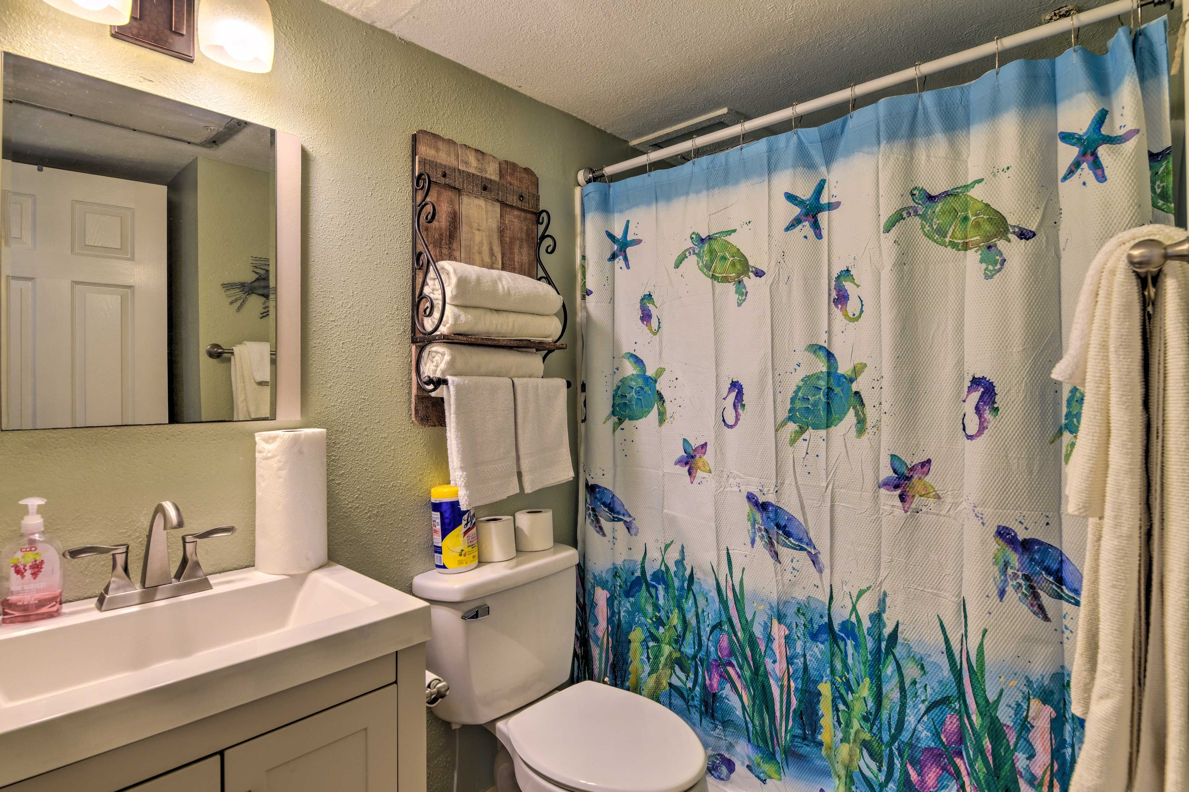 Full Bath | Towels Provided