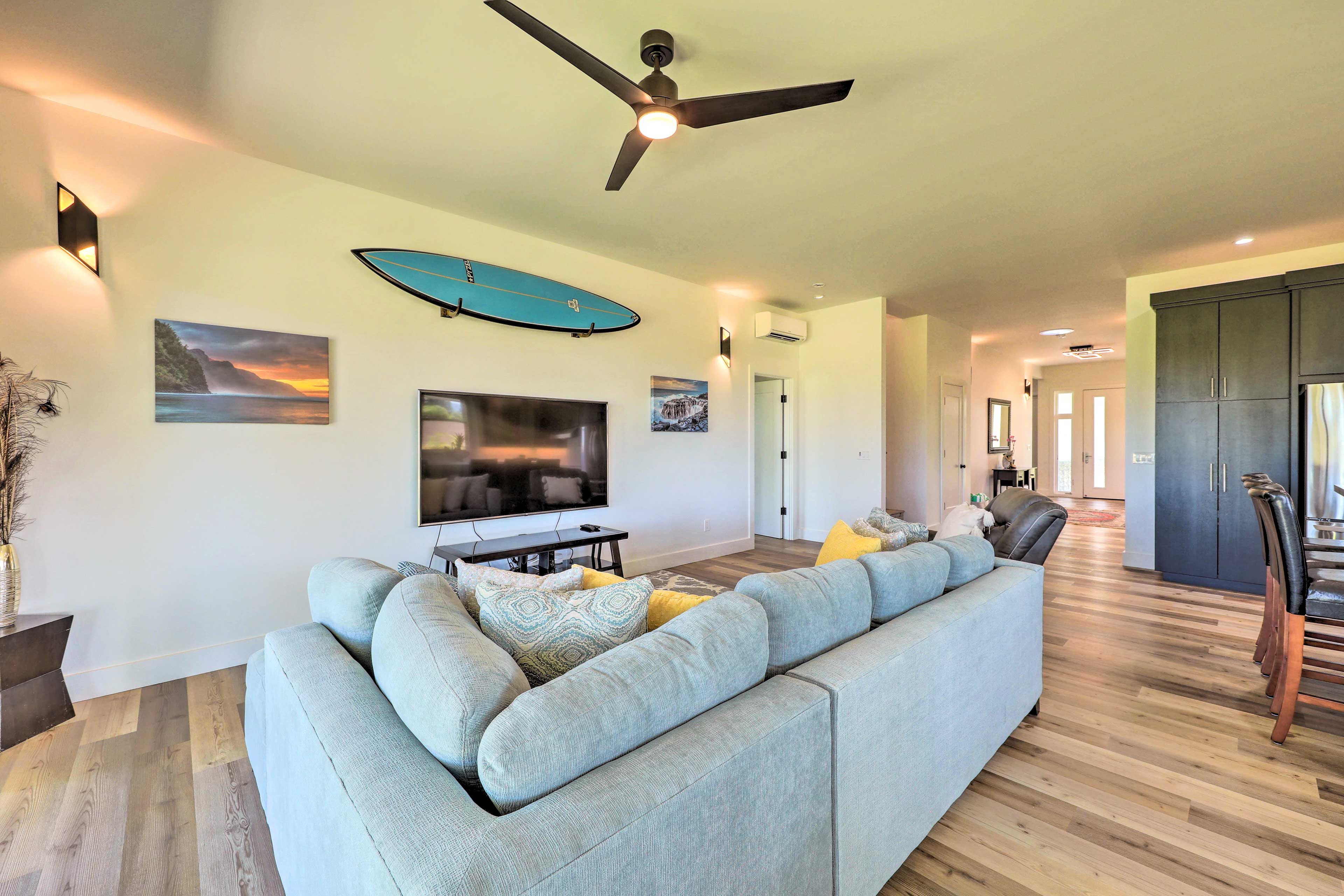 Living Room | Smart TV w/ Cable | Queen Sleeper Sofa