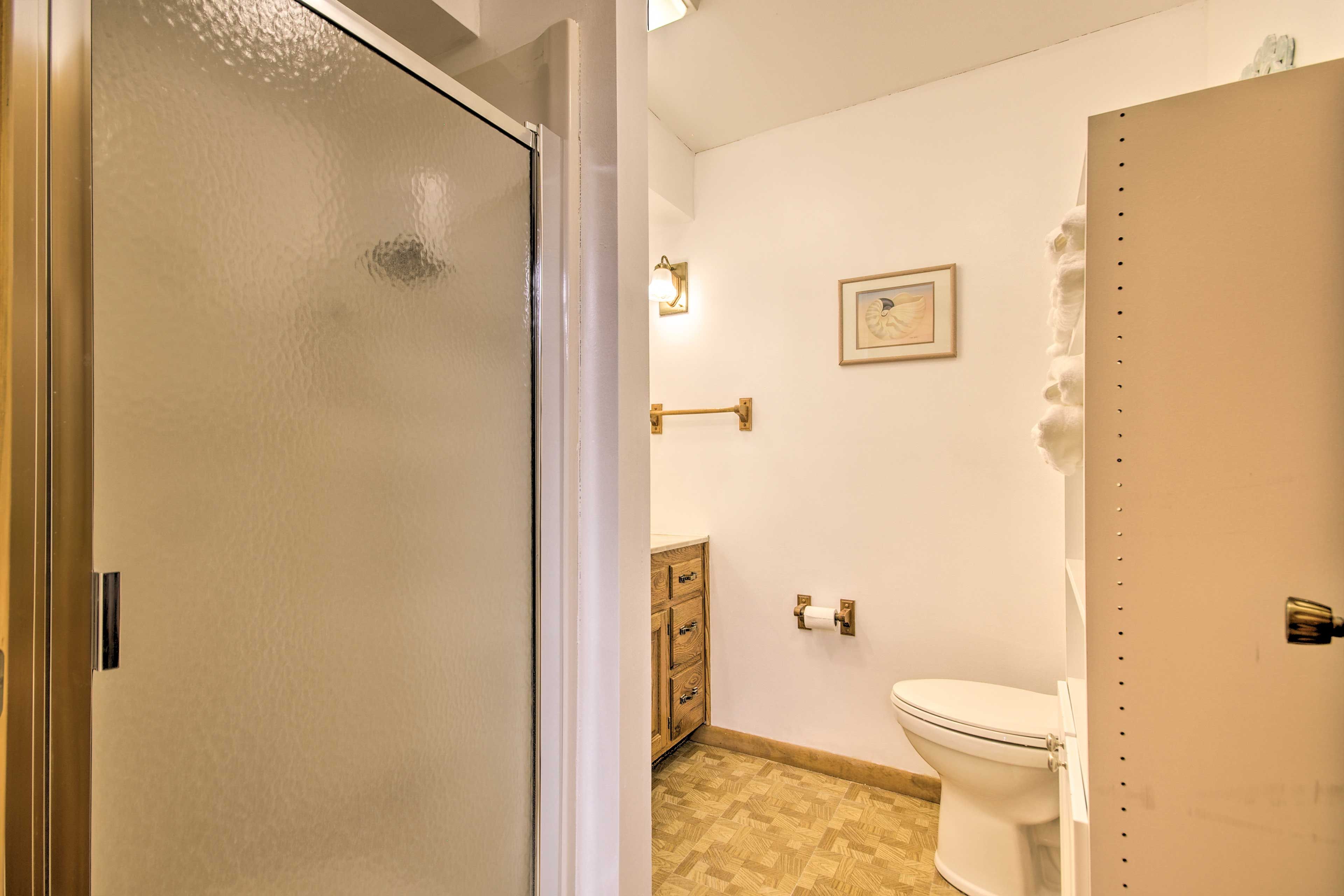 Full Bathroom | Complimentary Toiletries