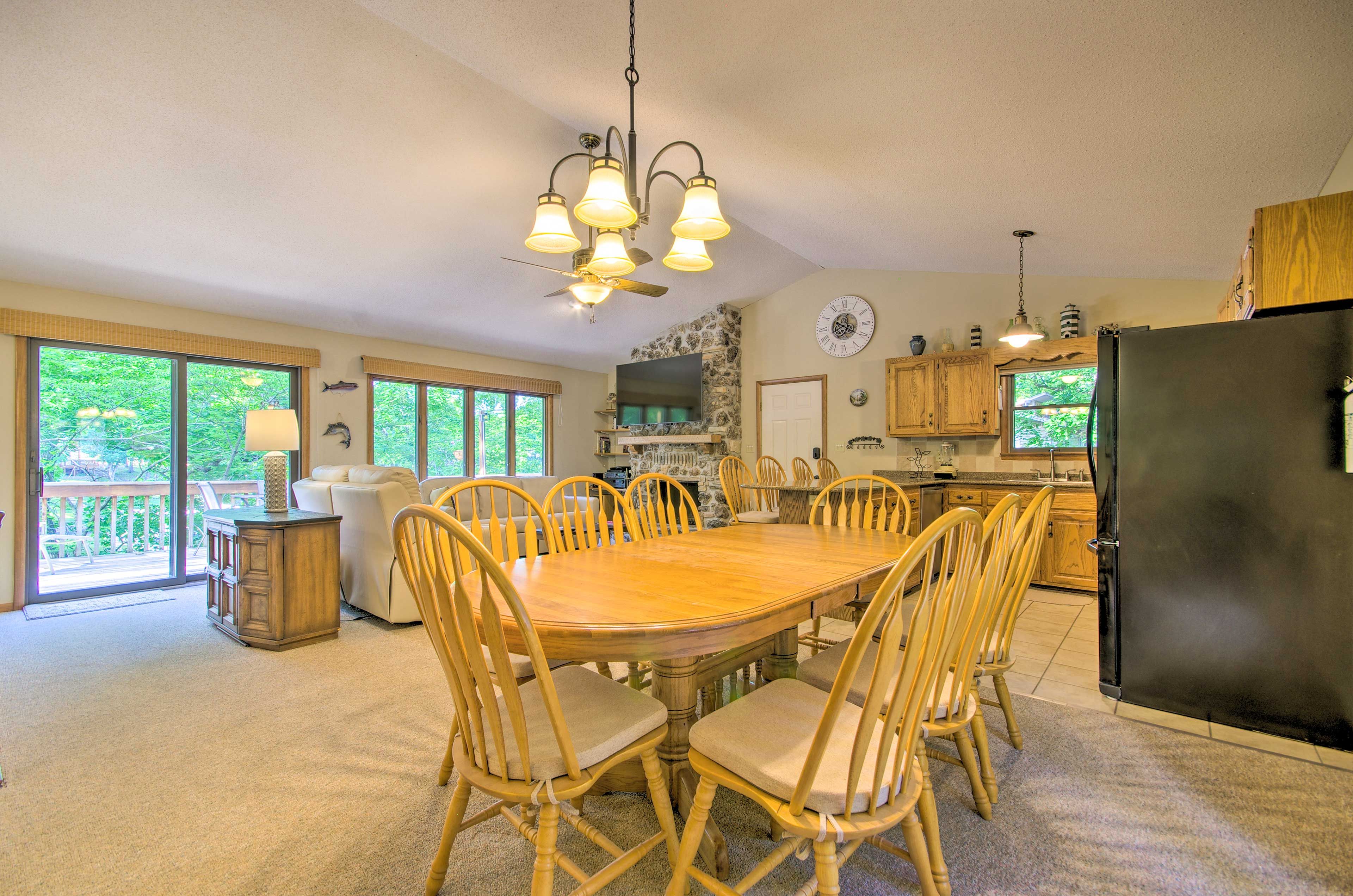 Dining Area | Dishware & Flatware Provided