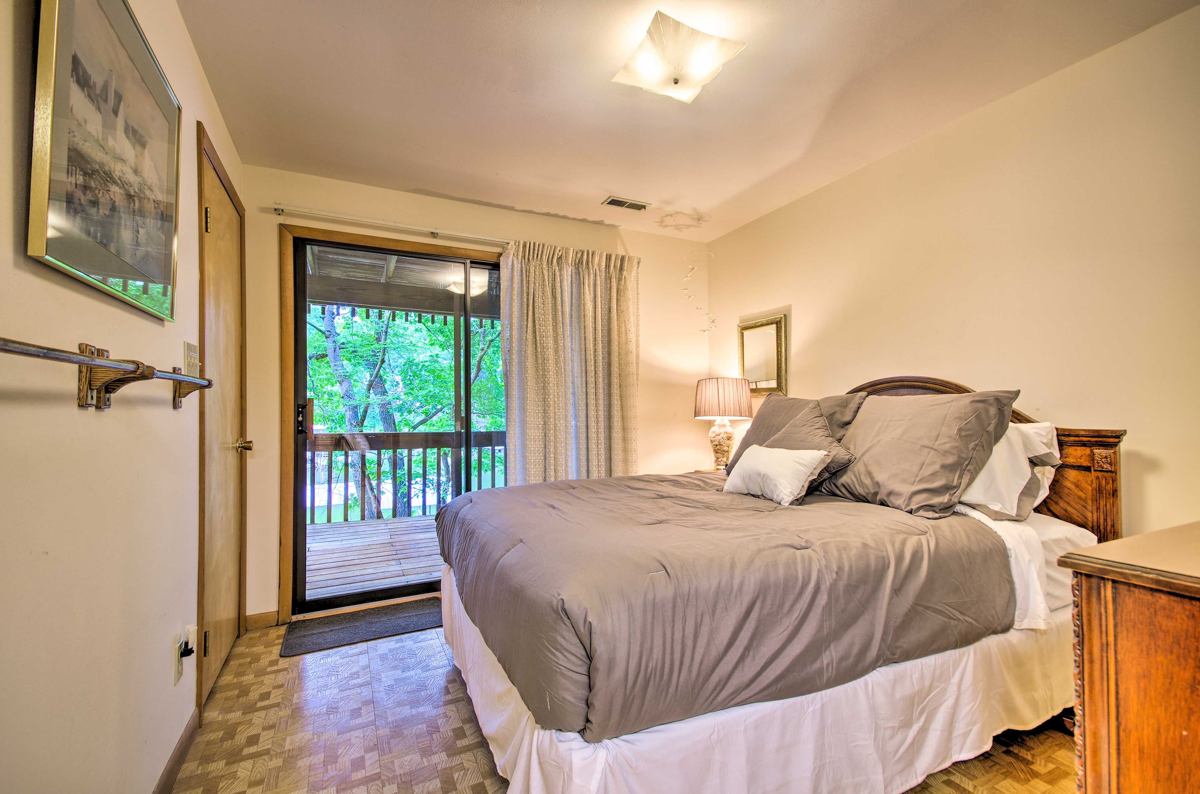 Bedroom 3 | Queen Bed | Central Air Conditioning & Heating | Lower Floor