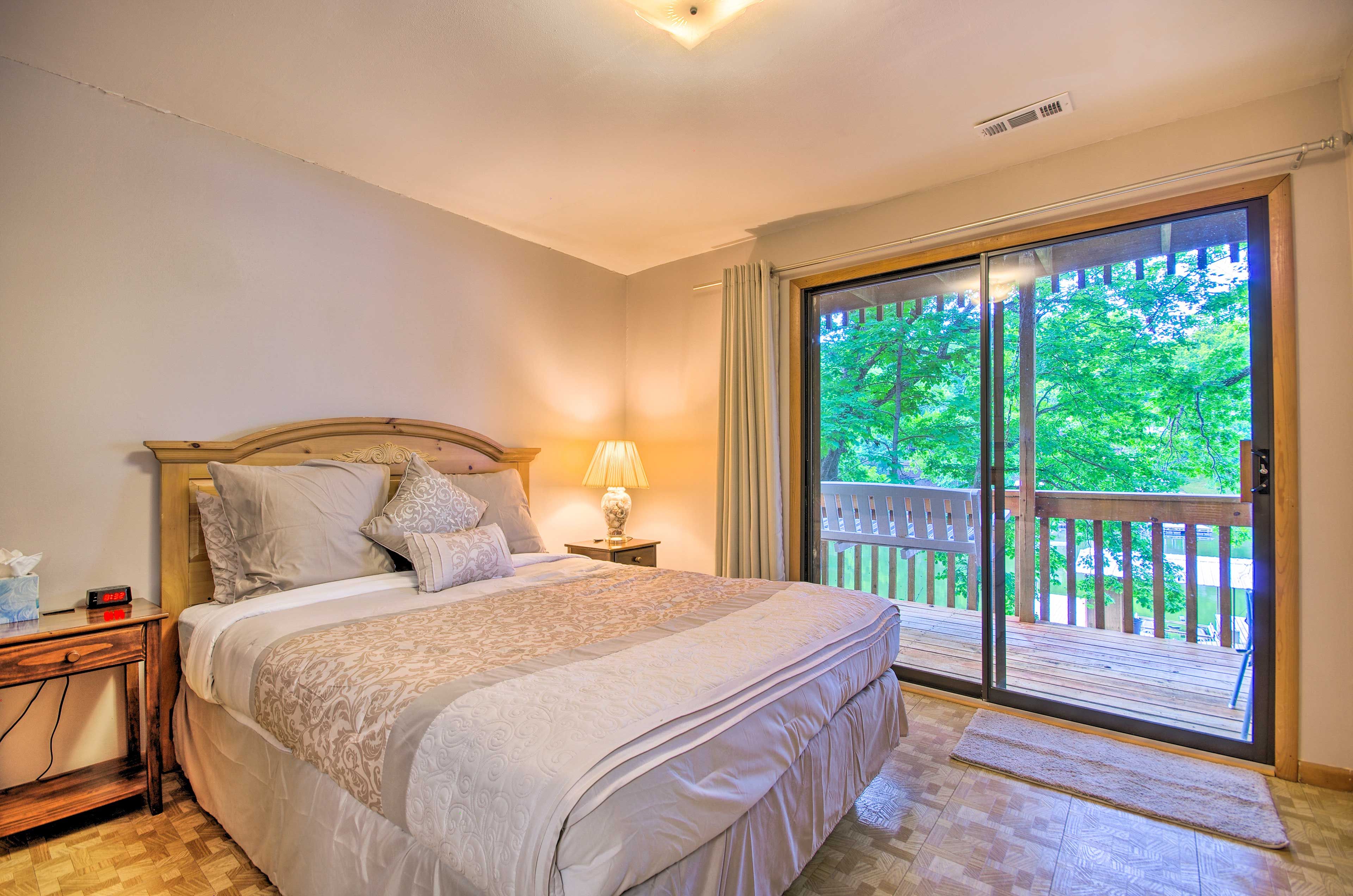 Bedroom 2 | Queen Bed | Lower Floor