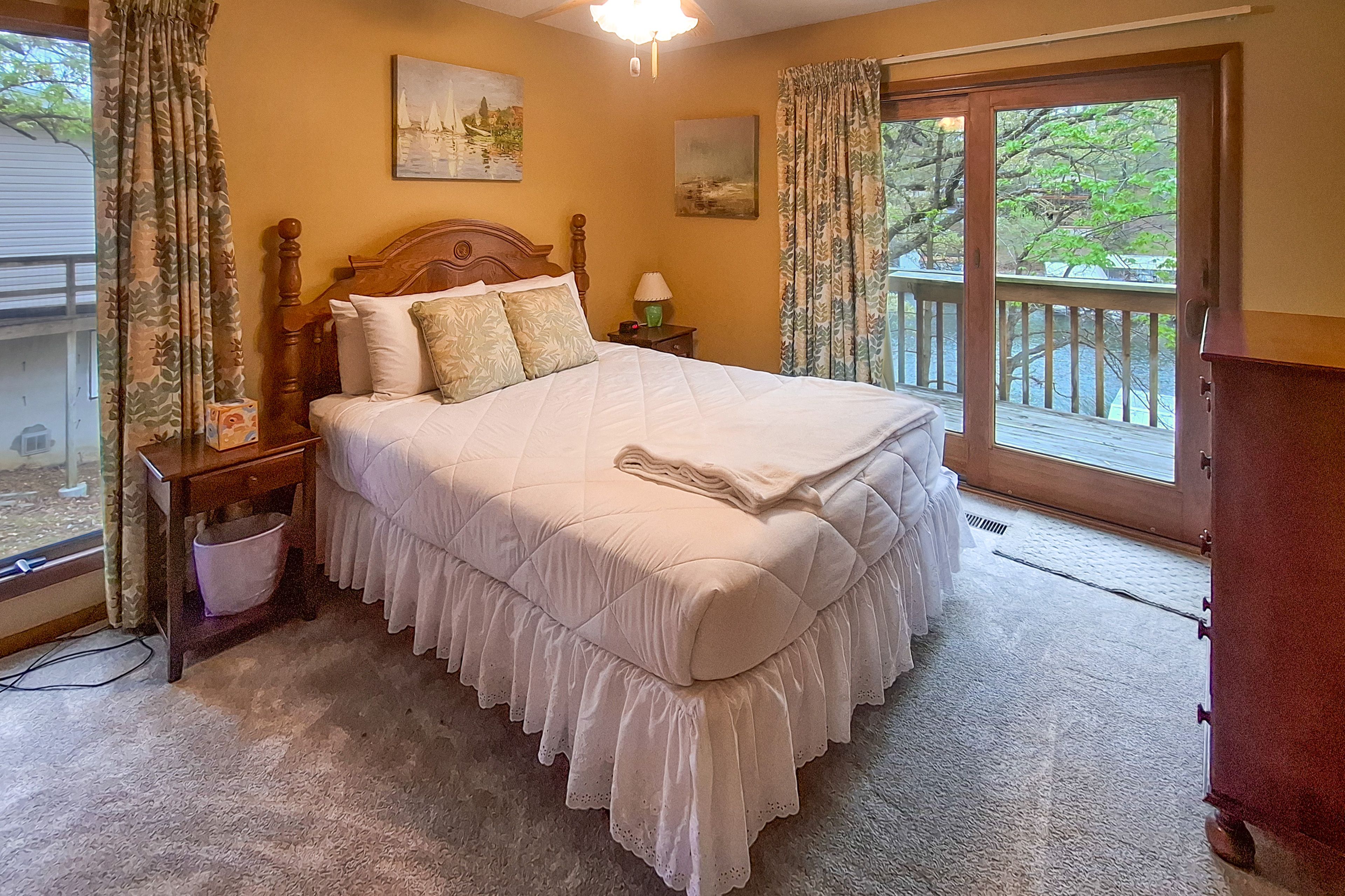 Bedroom 1 | Queen Bed | Linens Provided | Main Floor