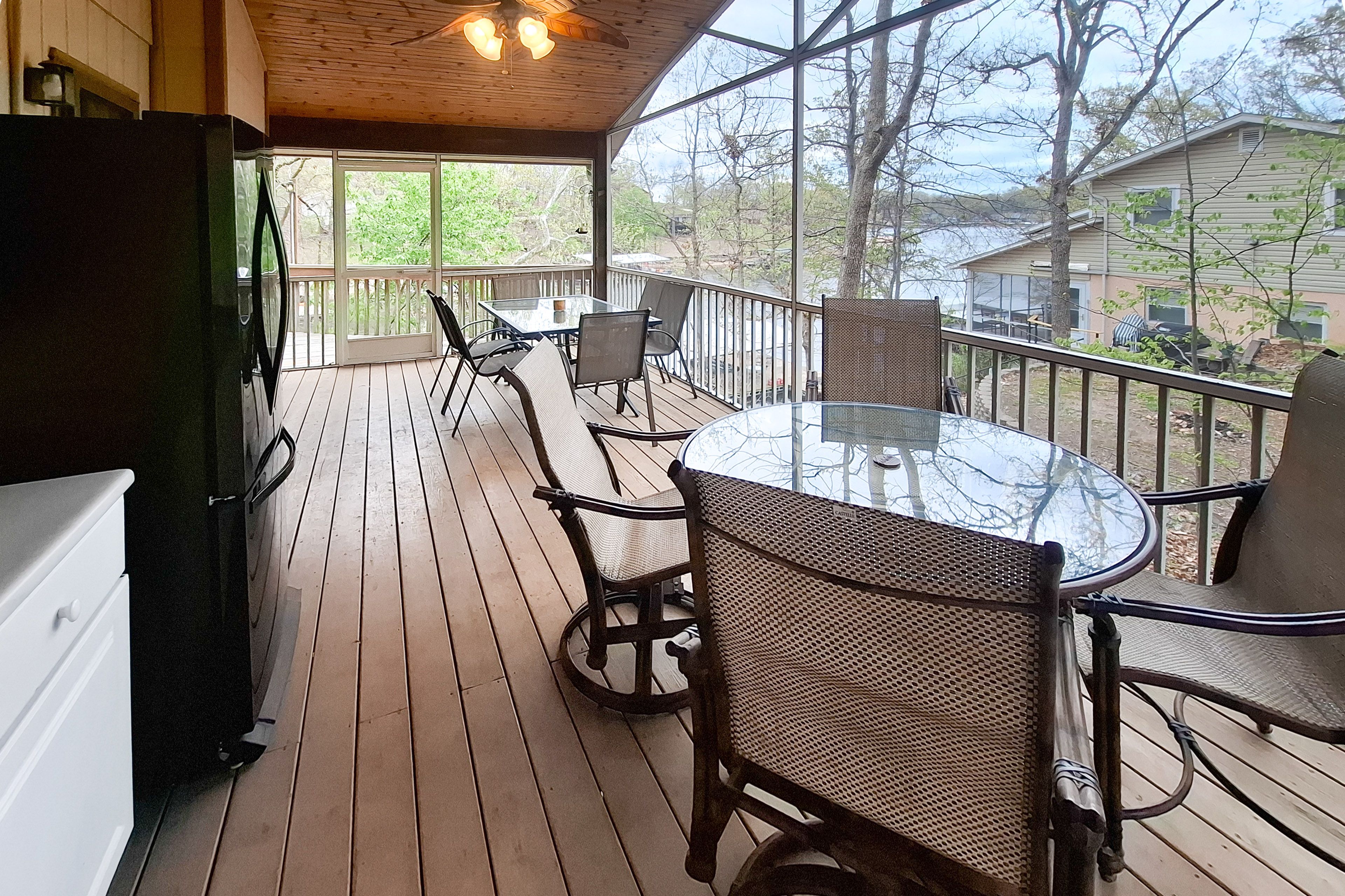 Screened-In Porch | Outdoor Seating Area