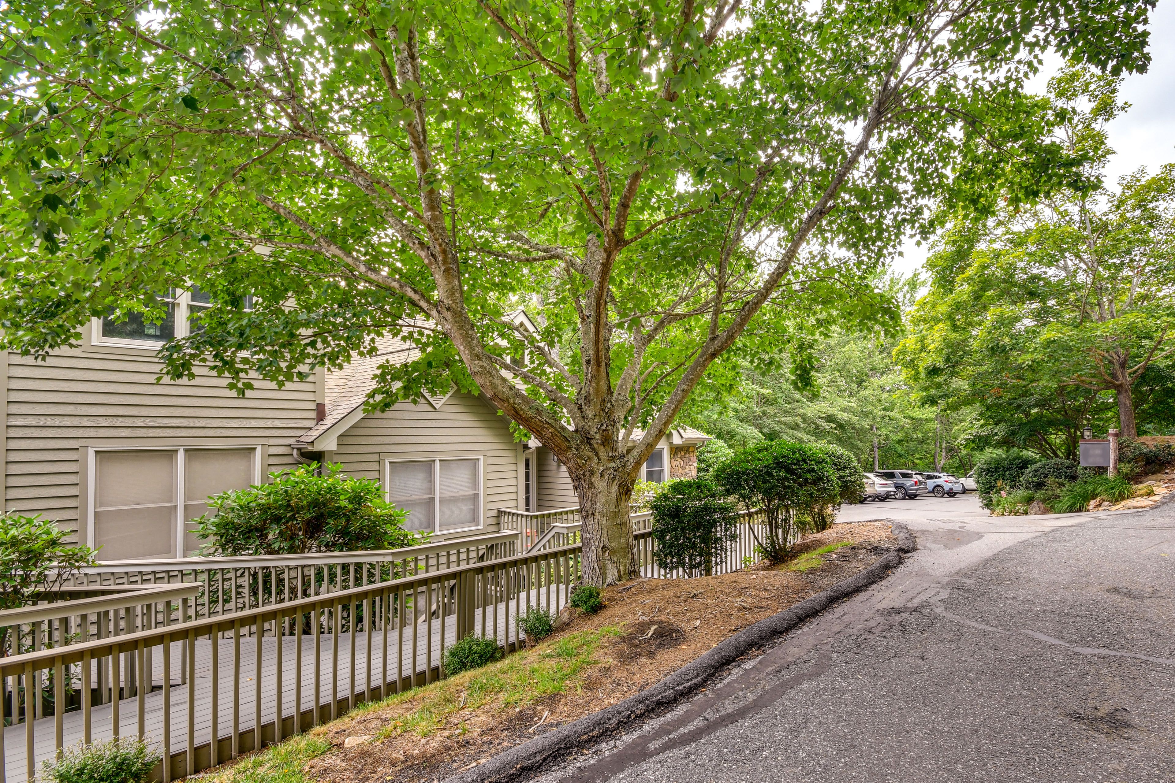 Parking | Driveway (5 Vehicles) | Free Street Parking