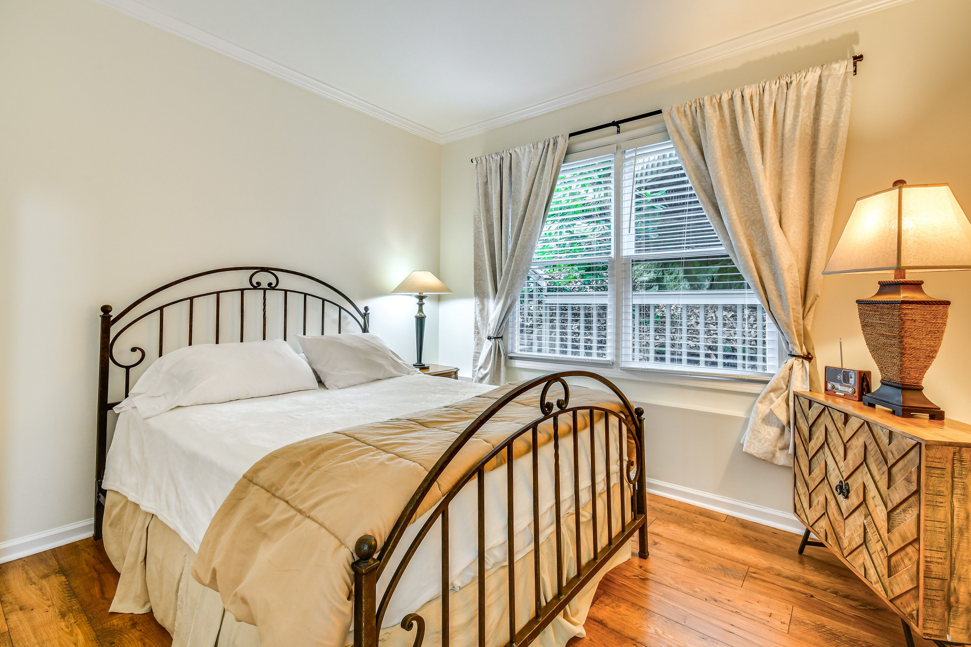 Bedroom 2 | Queen Bed